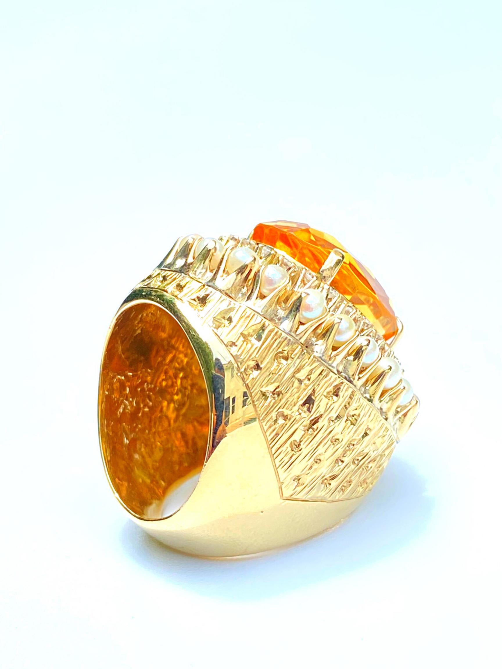 25 Carat Oval-Cut Citrine, Pearl and Diamond 14k Yellow Gold Cocktail Ring For Sale 1
