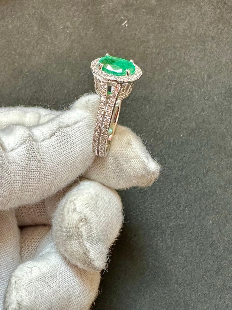 Bague Or Blanc 18 Carats Avec Émeraude Naturelle De Zambie (2 Ct) Et Diamants – Fait Main