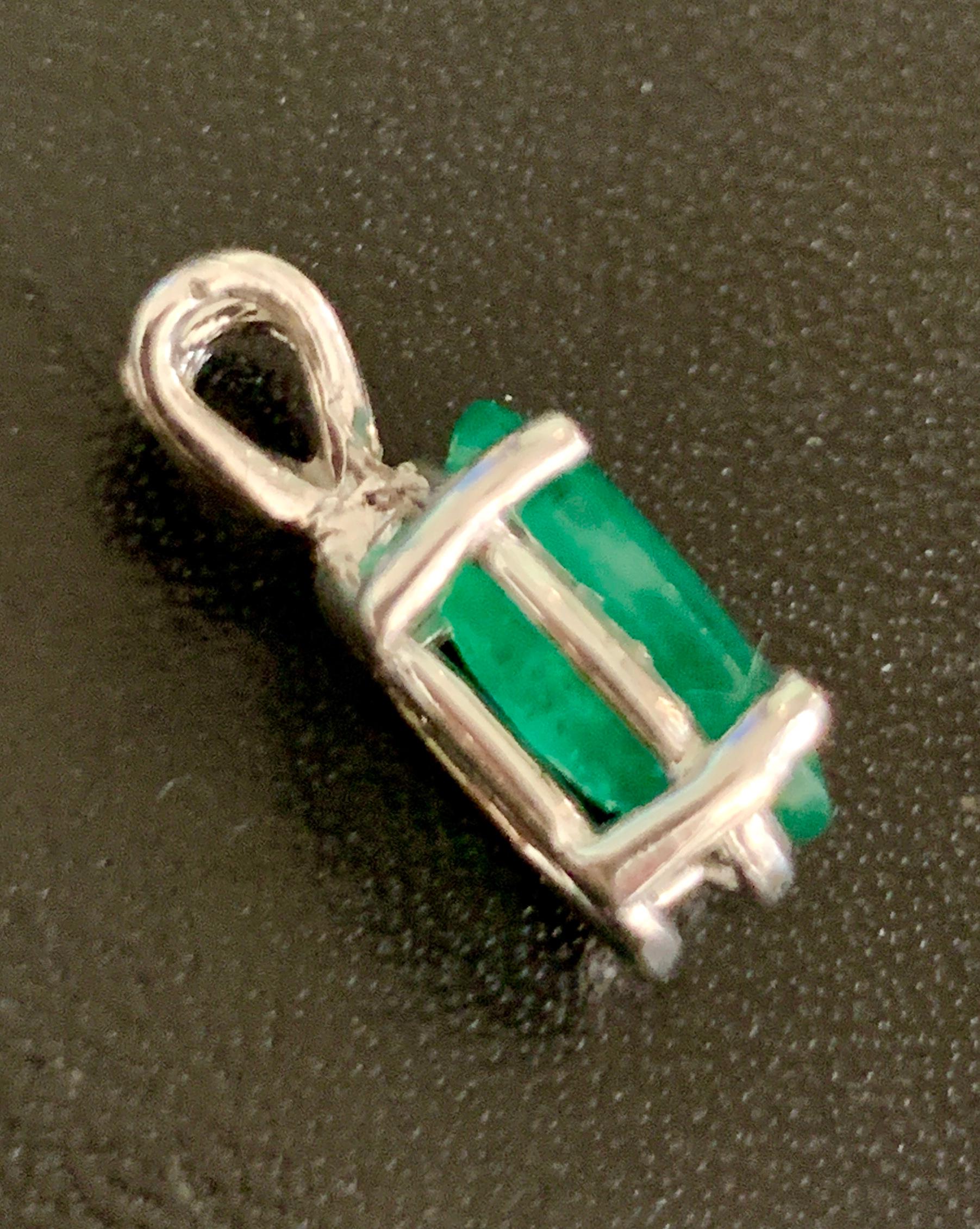 emerald oval pendant necklace
