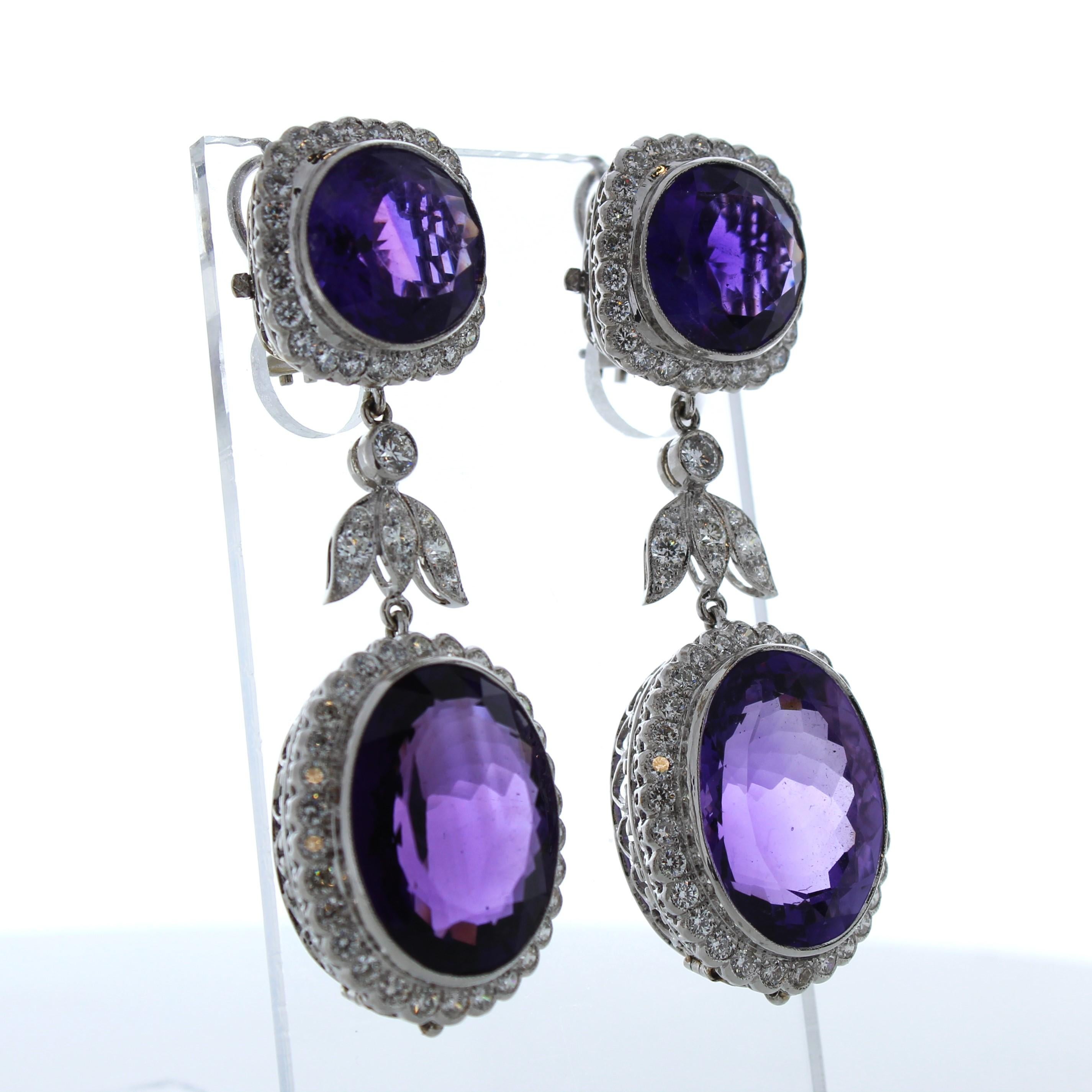 Oval-cut amethyst as the main stone with a substantial weight of 25.00 carats. The purple color of the amethyst adds a vibrant and elegant touch. Additionally, there are round diamonds serving as side stones, with a total quantity of 132 and a