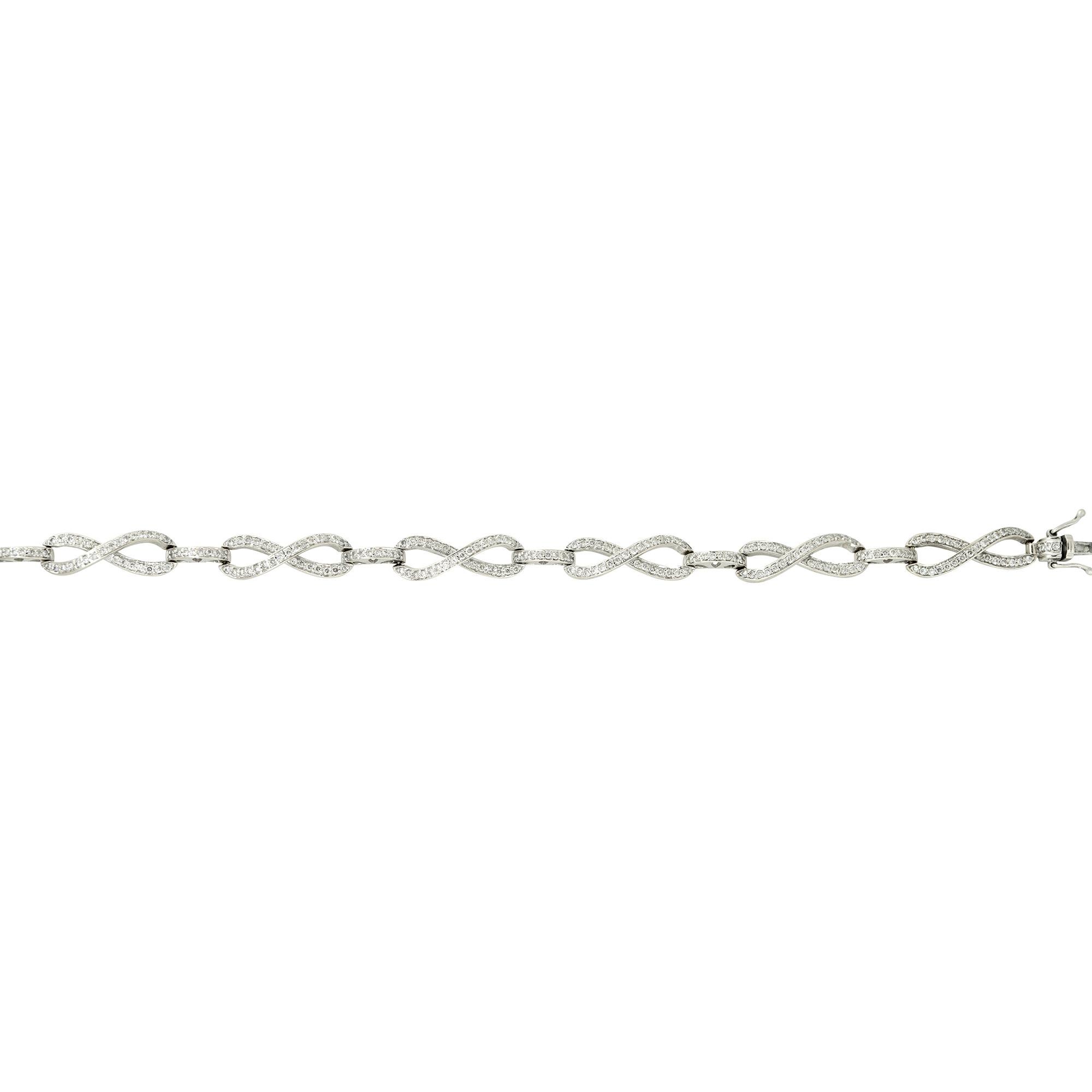 Modern 2.5 Carat Pave Diamond Figure 8 Link Bracelet 14 Karat in Stock