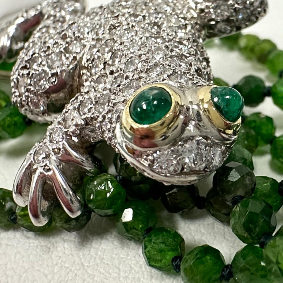 2.5 Carat Pavé Diamond Frog Pendant in White Gold on Chrome Diopside Bead Chain For Sale 3