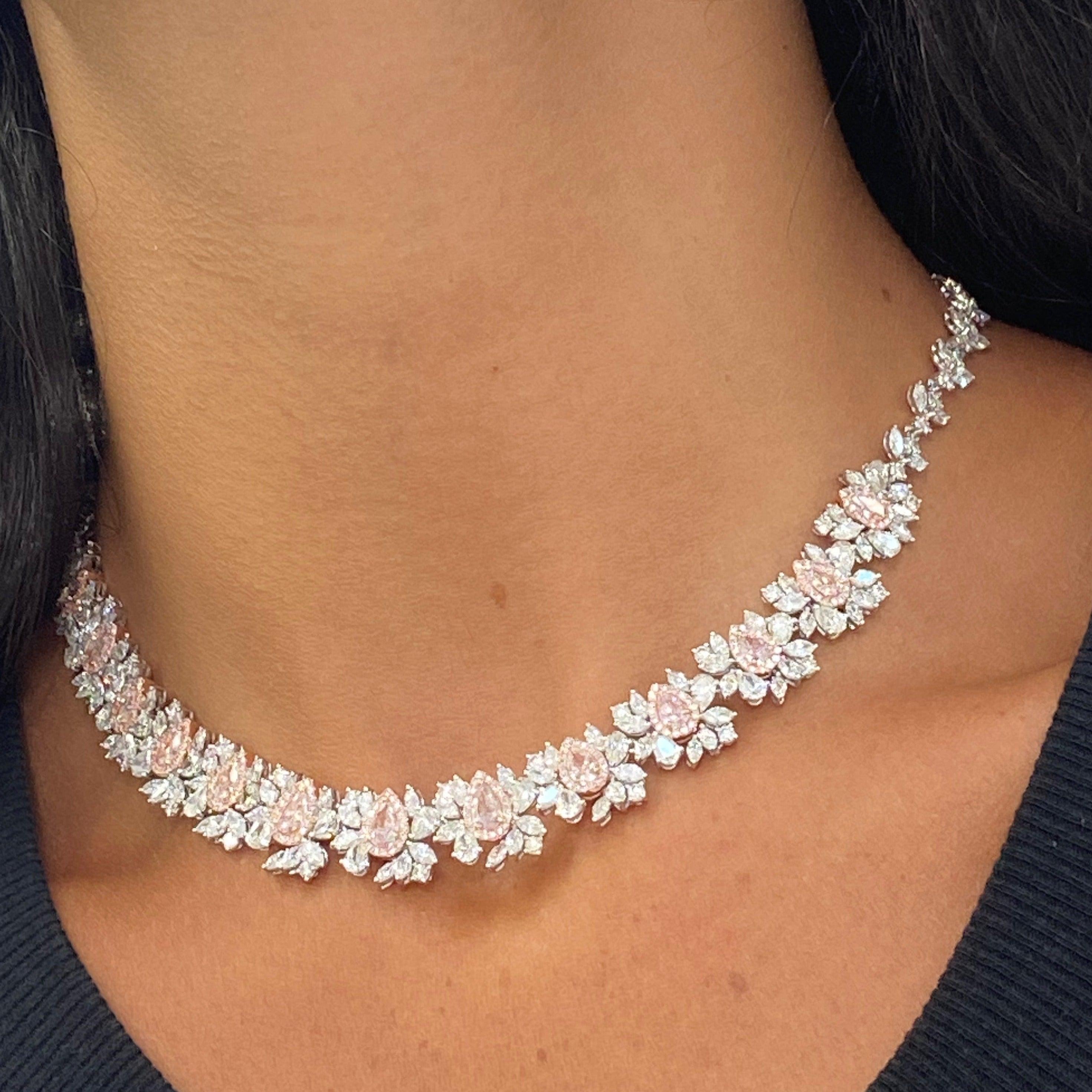 25 Karat Rosa und Weißer Diamant-Halskette im Zustand „Neu“ in New York, NY
