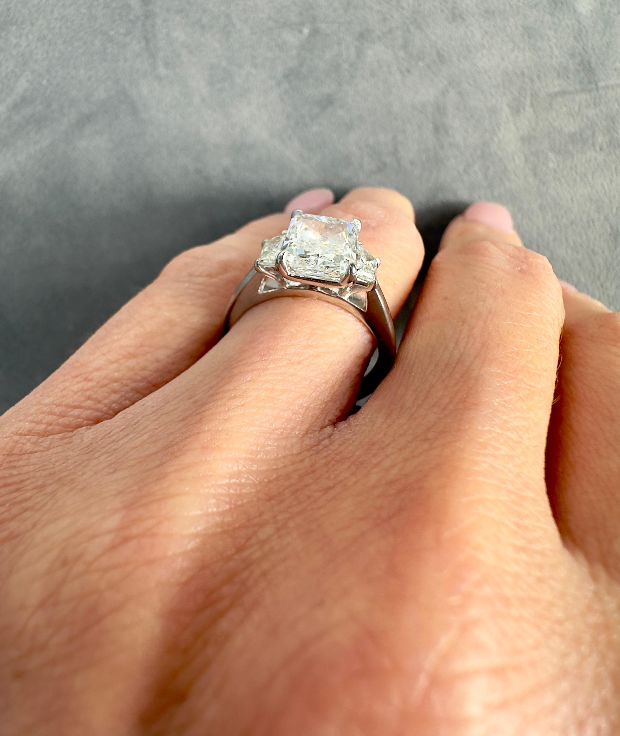 2.5 Carat Radiant Cut Diamond Ring GIA Certified in Platinum Ring For Sale 2