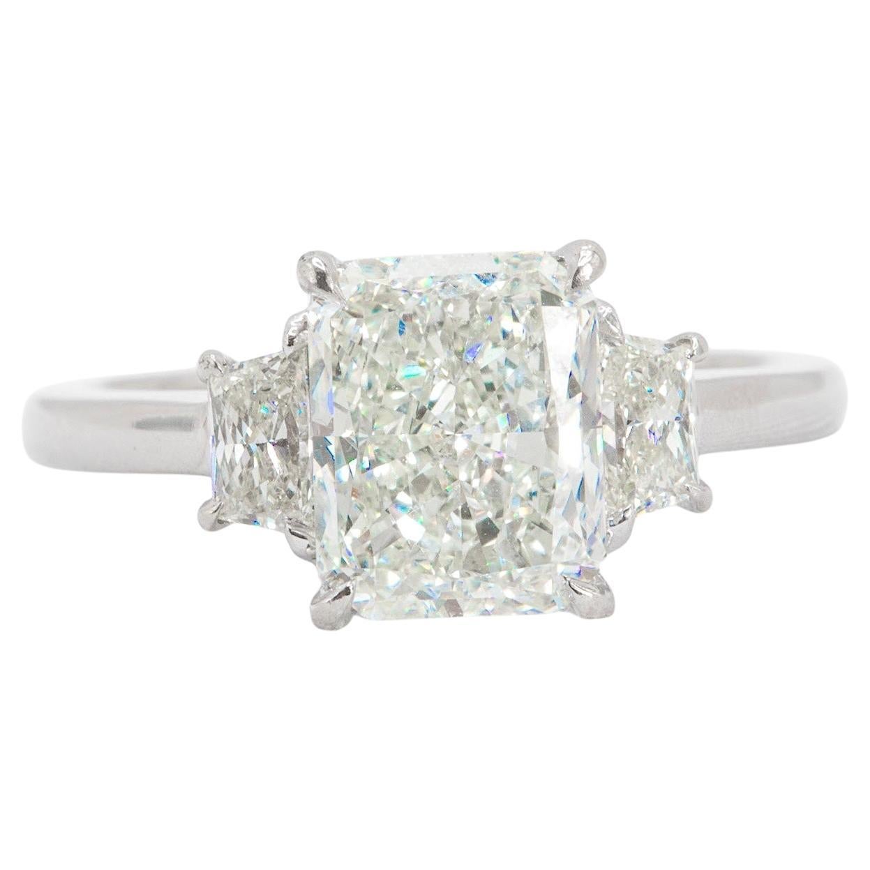 2.5 Carat Radiant Cut Diamond Ring GIA Certified in Platinum Ring For Sale