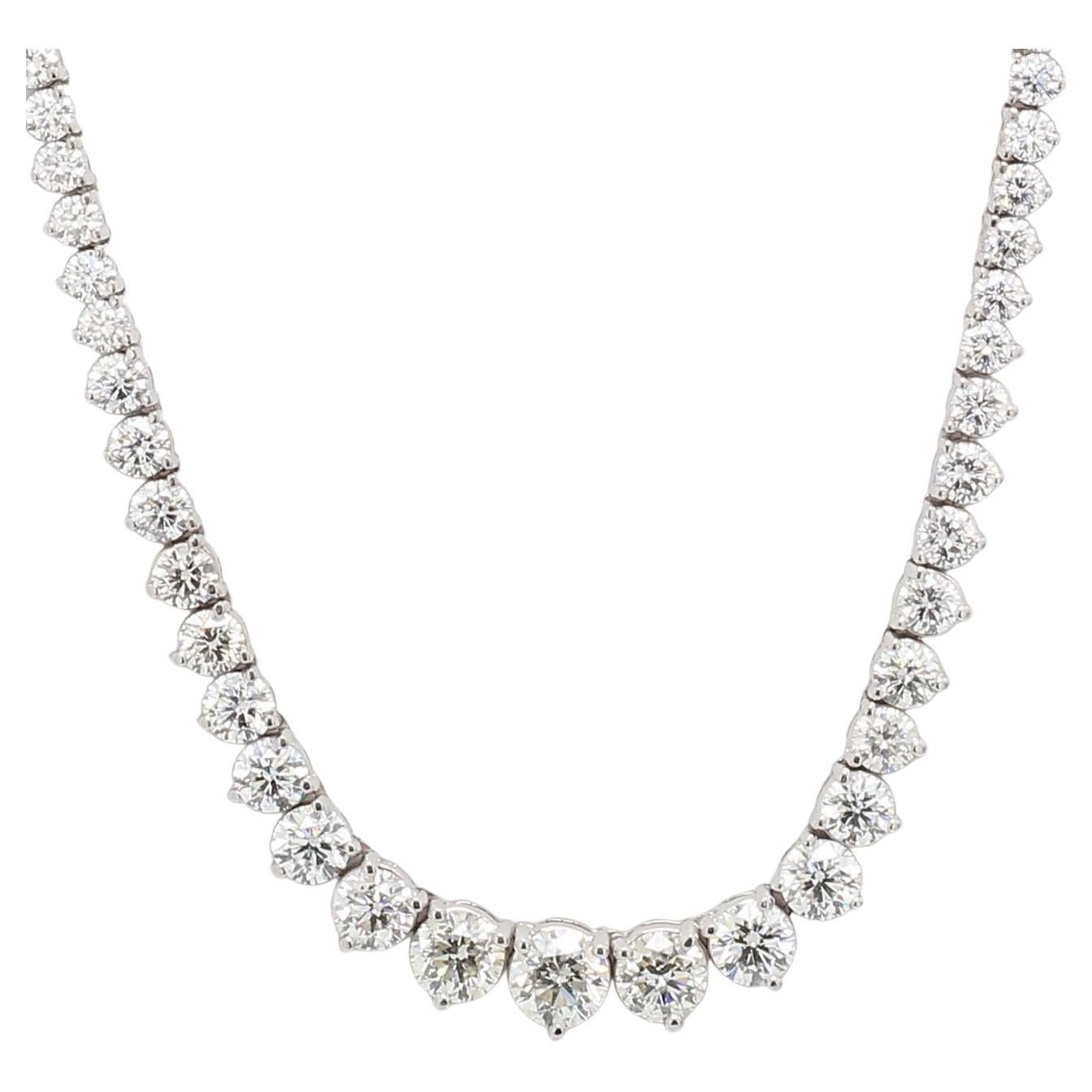 An exquisite riviera necklace of 25 carats
top quality set in 18 carats whtie gold
F/G color
VS clarity