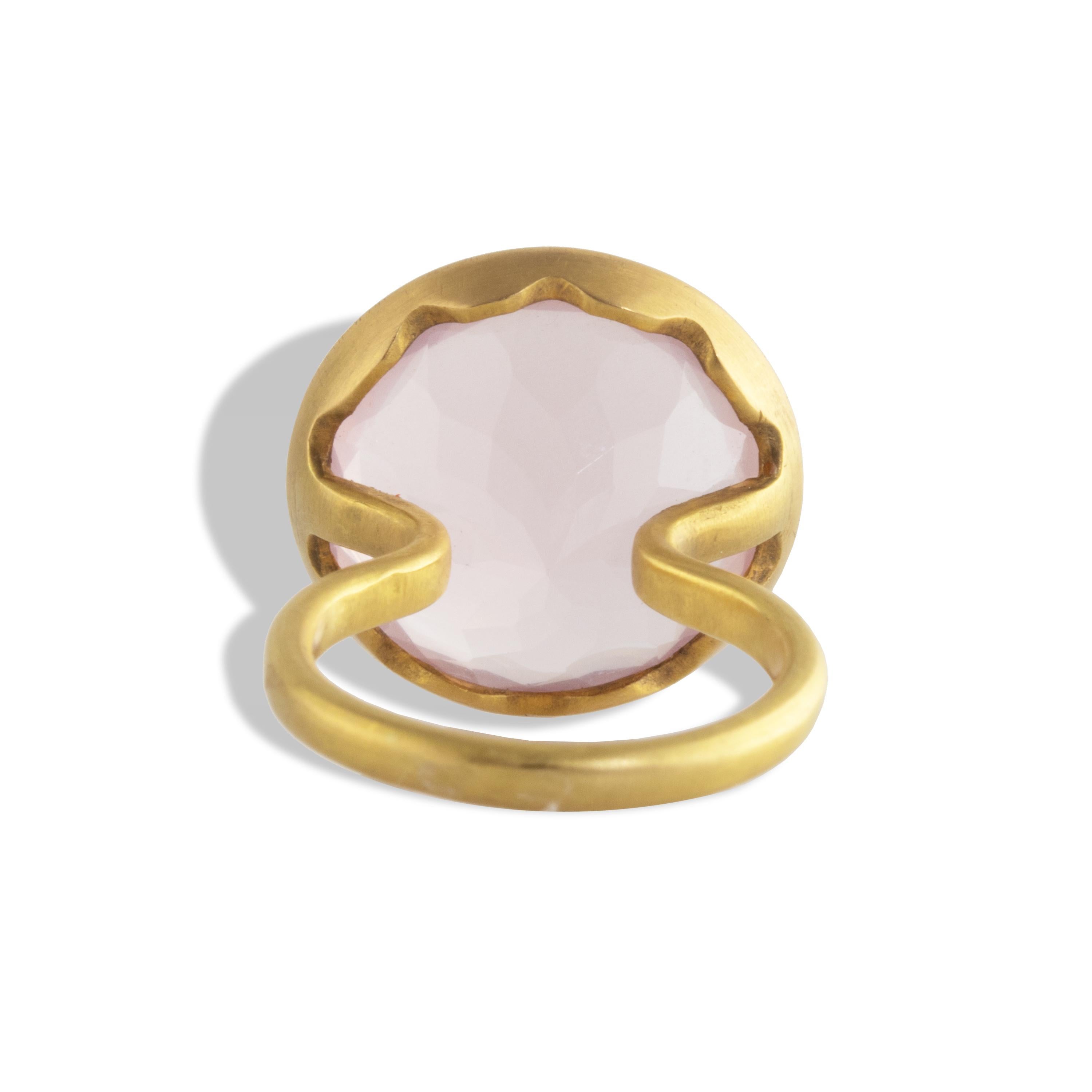 Brilliant Cut Ico & the Bird Fine Jewelry 25 Carat Rose Quartz Wave Gold Ring  For Sale
