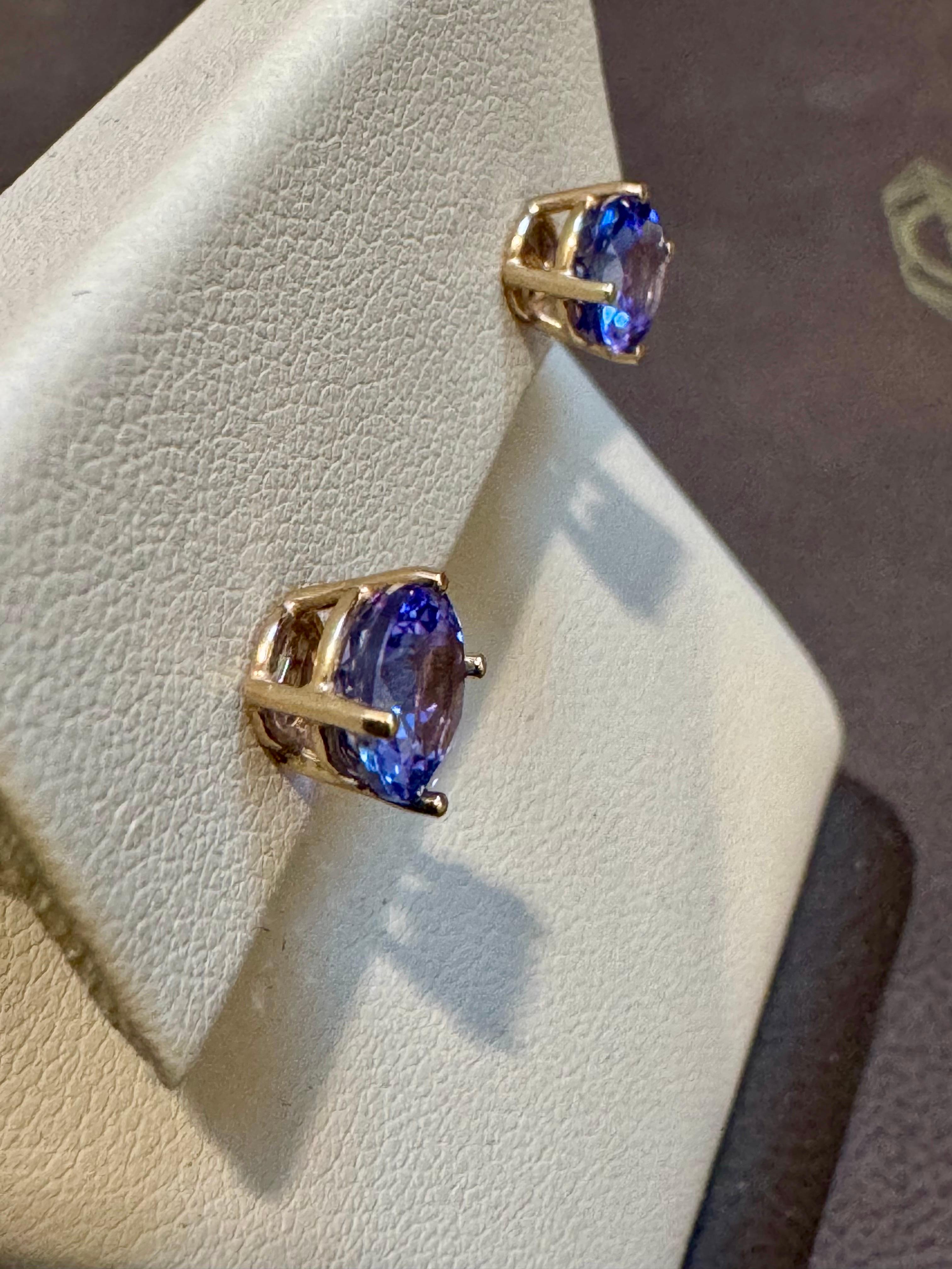 2.5 Carat Round Tanzanite Stud Earrings 14 Karat Yellow Gold, Post Back For Sale 2