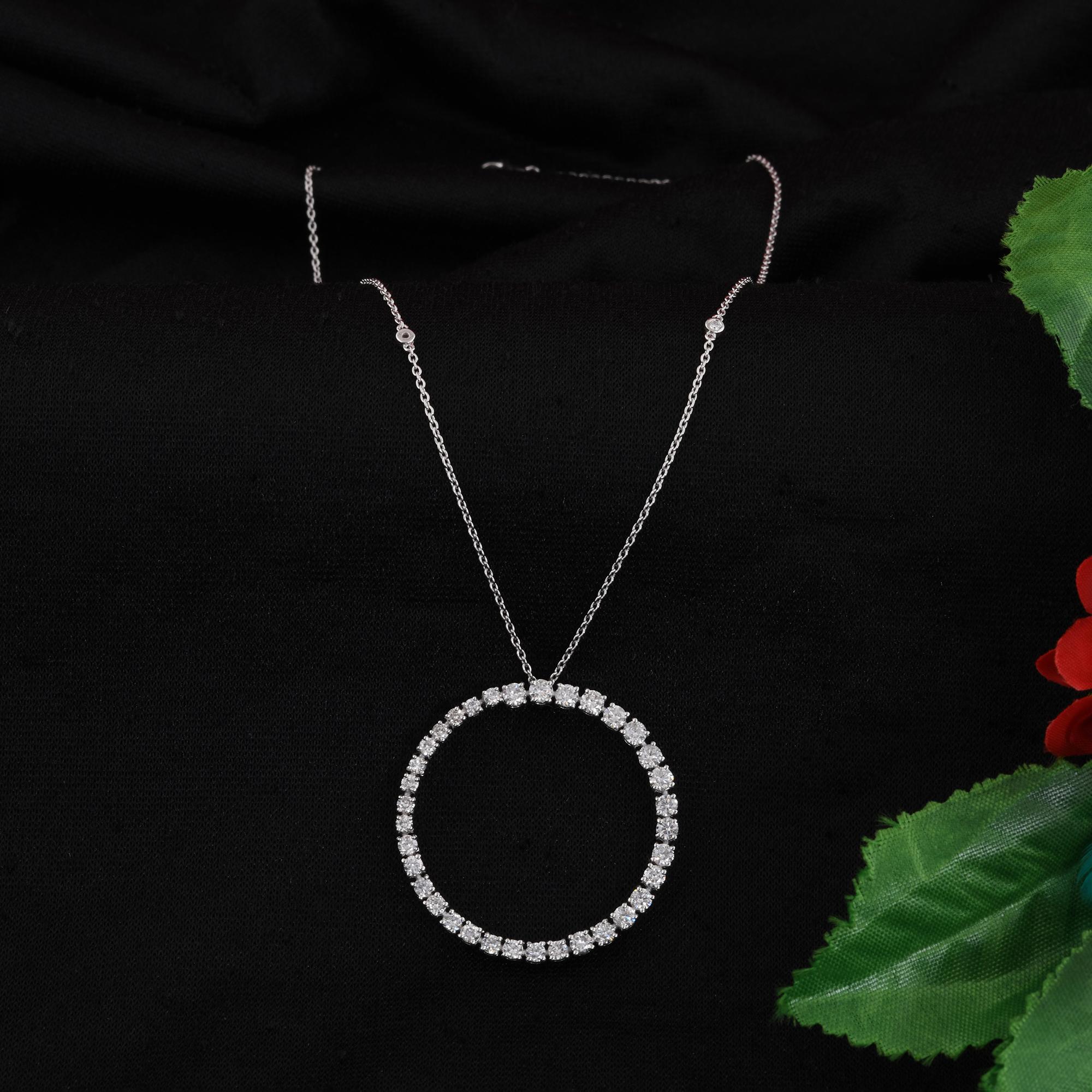 Collana con ciondolo a cerchio con diamanti tondi e brillanti da 2,5 carati SI/H in oro bianco 14k In condizioni Nuovo in vendita a Diera, Dubai