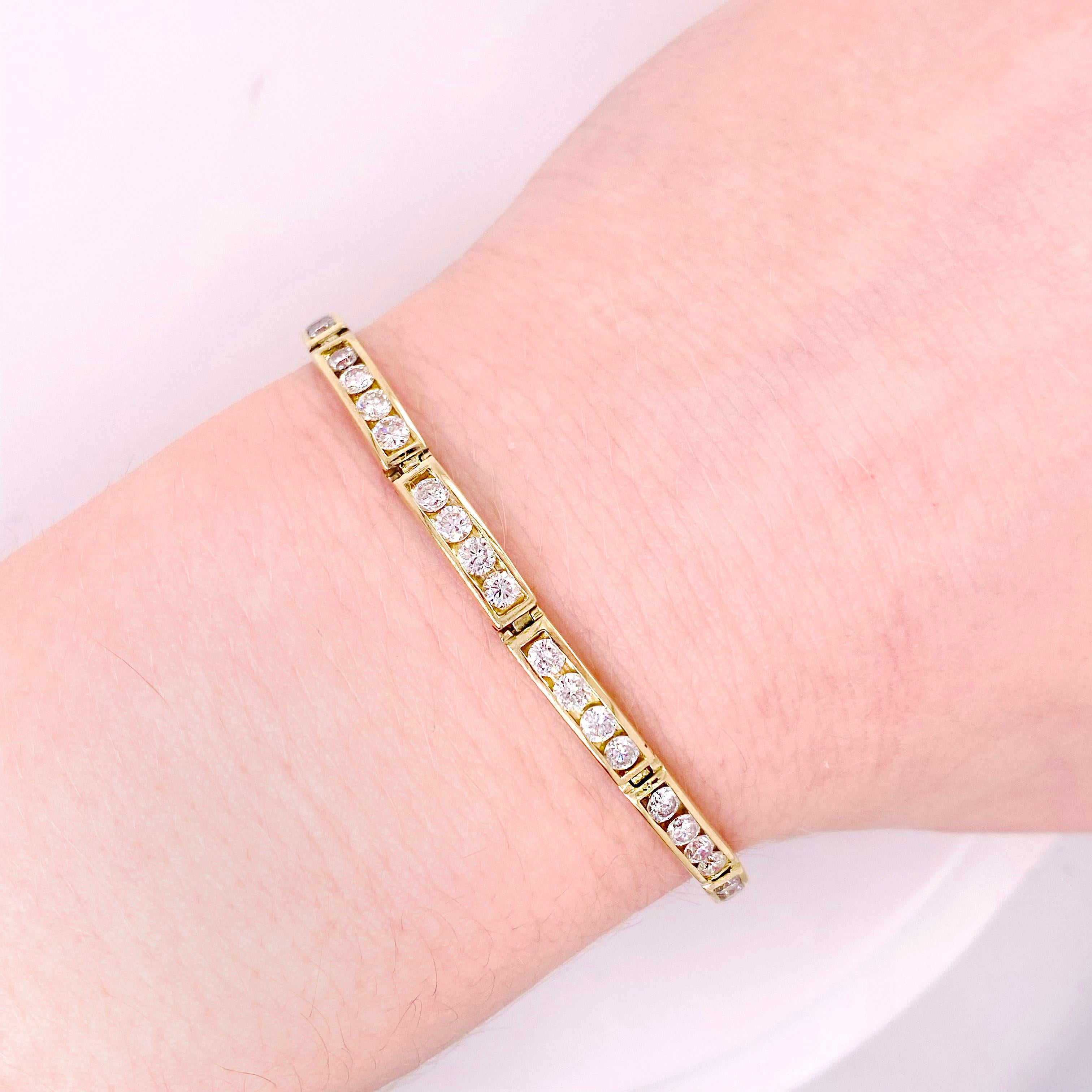 Bracelet tennis à cannelures courbes en diamants de 2,50 carats, bracelet ligne Riviera Pour femmes en vente