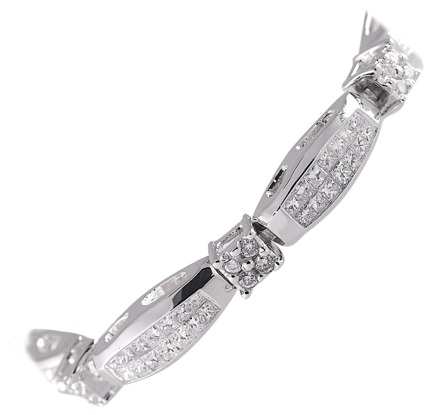 2.5 Carat Total Weight Round and Princess Cut Diamond Bracelet For Sale