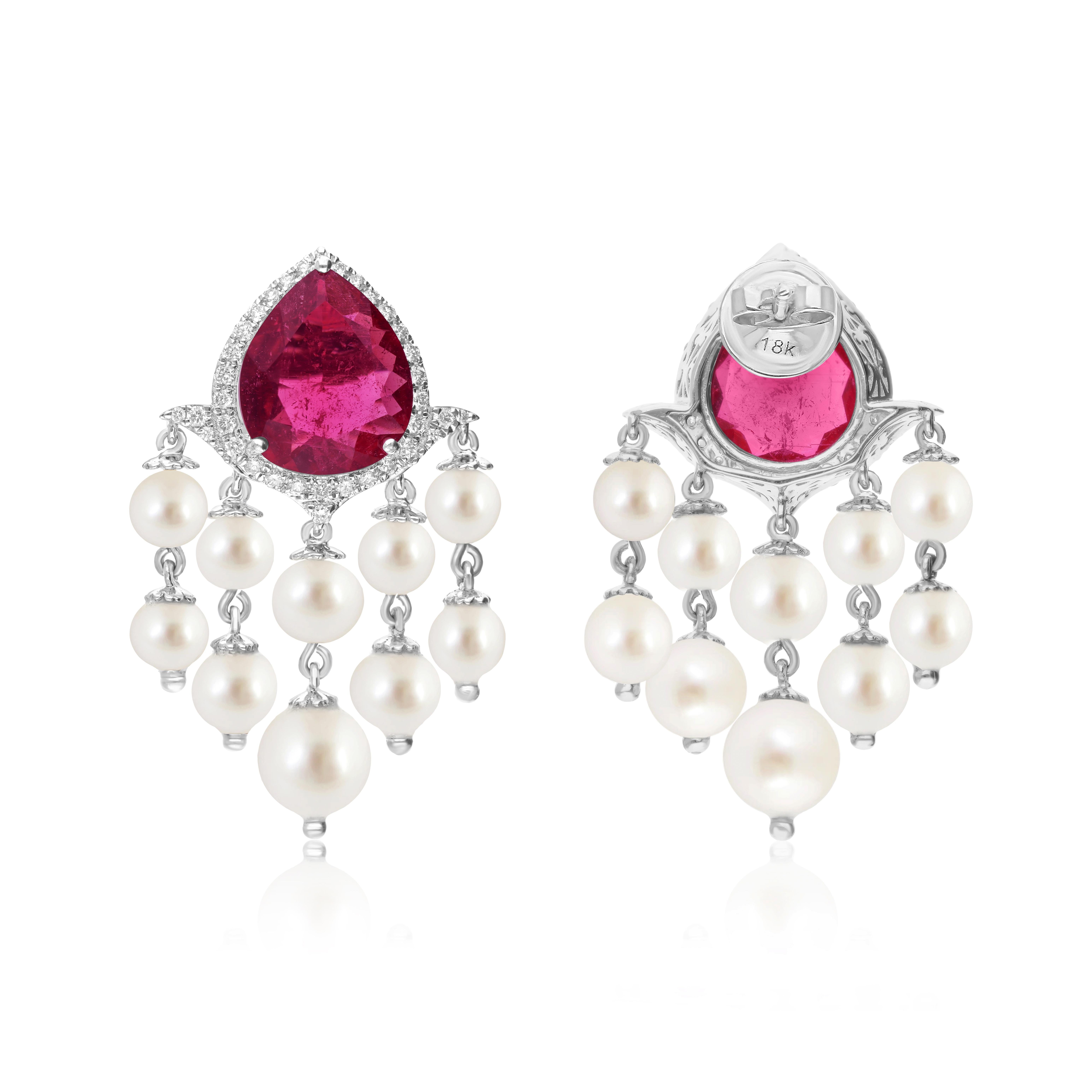 Coulées dans de l'or 18 carats, ces boucles d'oreilles exquises sont serties de rubis et de perles de 25,05 carats et de diamants étincelants de 0,40 carat.

Suivez la vitrine de Spectrum Jewels pour découvrir la dernière collection et les pièces