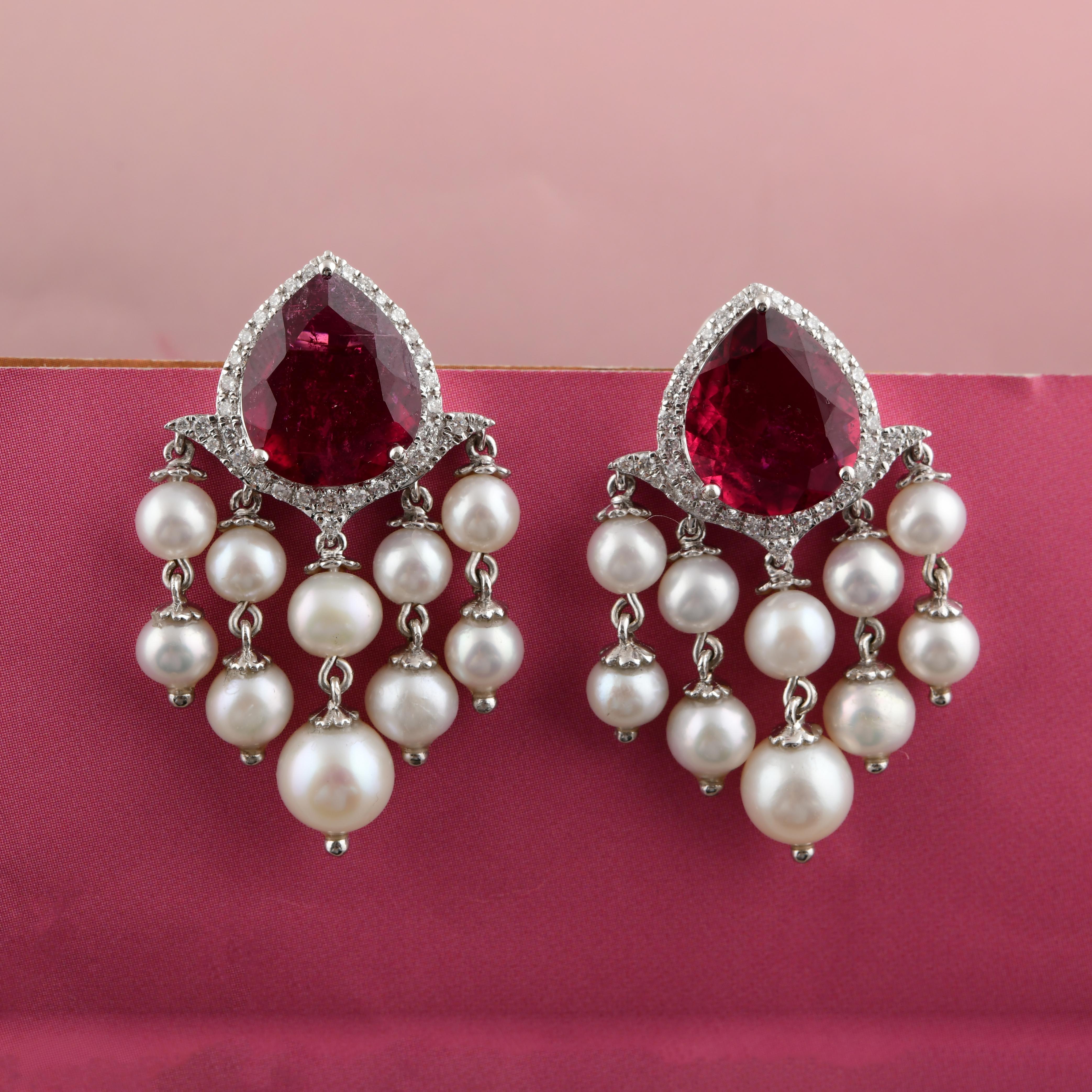 Moderne Boucles d'oreilles chandelier en or blanc 18 carats, perles de tourmaline de 25 carats et diamants de 0,45 carat en vente