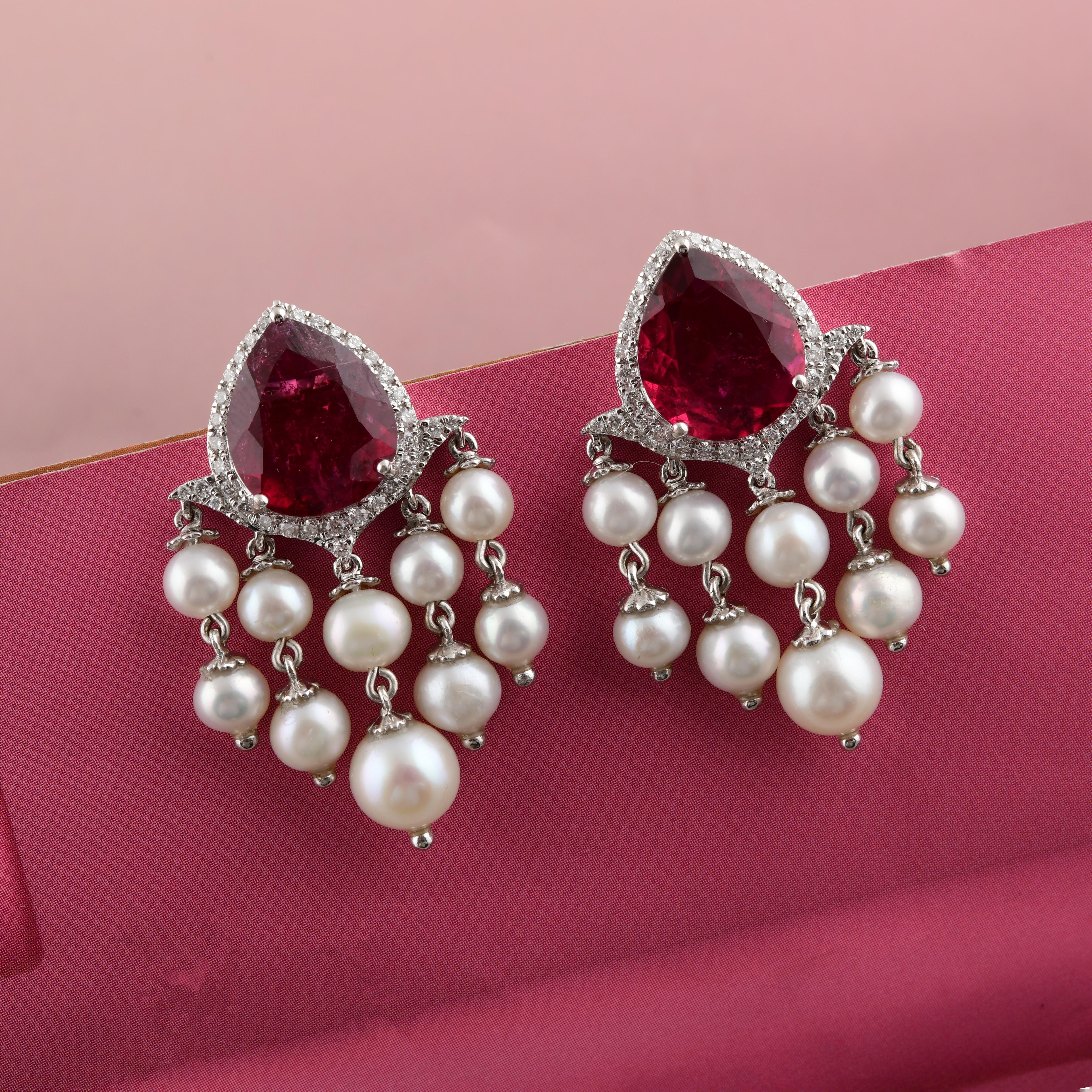 Boucles d'oreilles chandelier en or blanc 18 carats, perles de tourmaline de 25 carats et diamants de 0,45 carat Neuf - En vente à Diera, Dubai