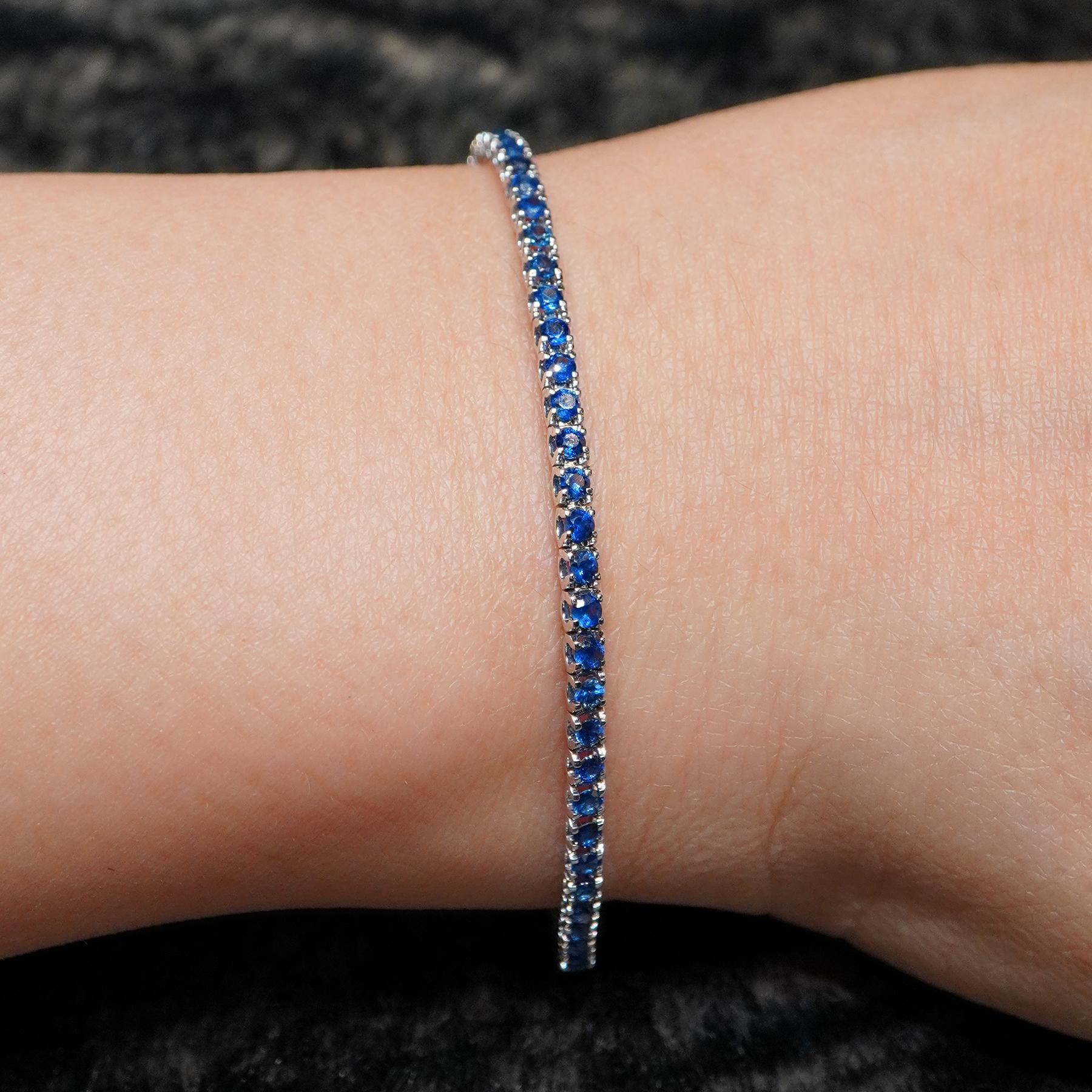 2,5 Karat Vivid Blue Soothing Sapphire Klassisches Tennisarmband 18K im Zustand „Neu“ in Hung Hom, HK