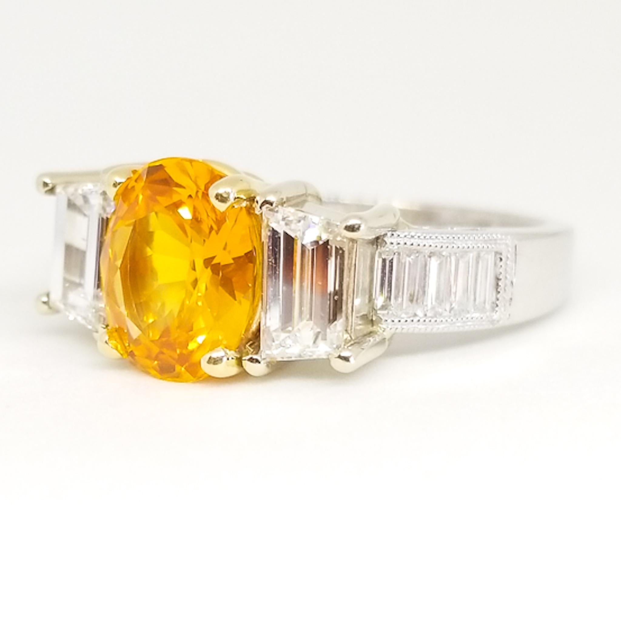 Zafiro vivo de 2,5 quilates Anillo de diamantes baguette trapezoidal de 1,5 quilates Platino 18KY Contemporáneo en venta