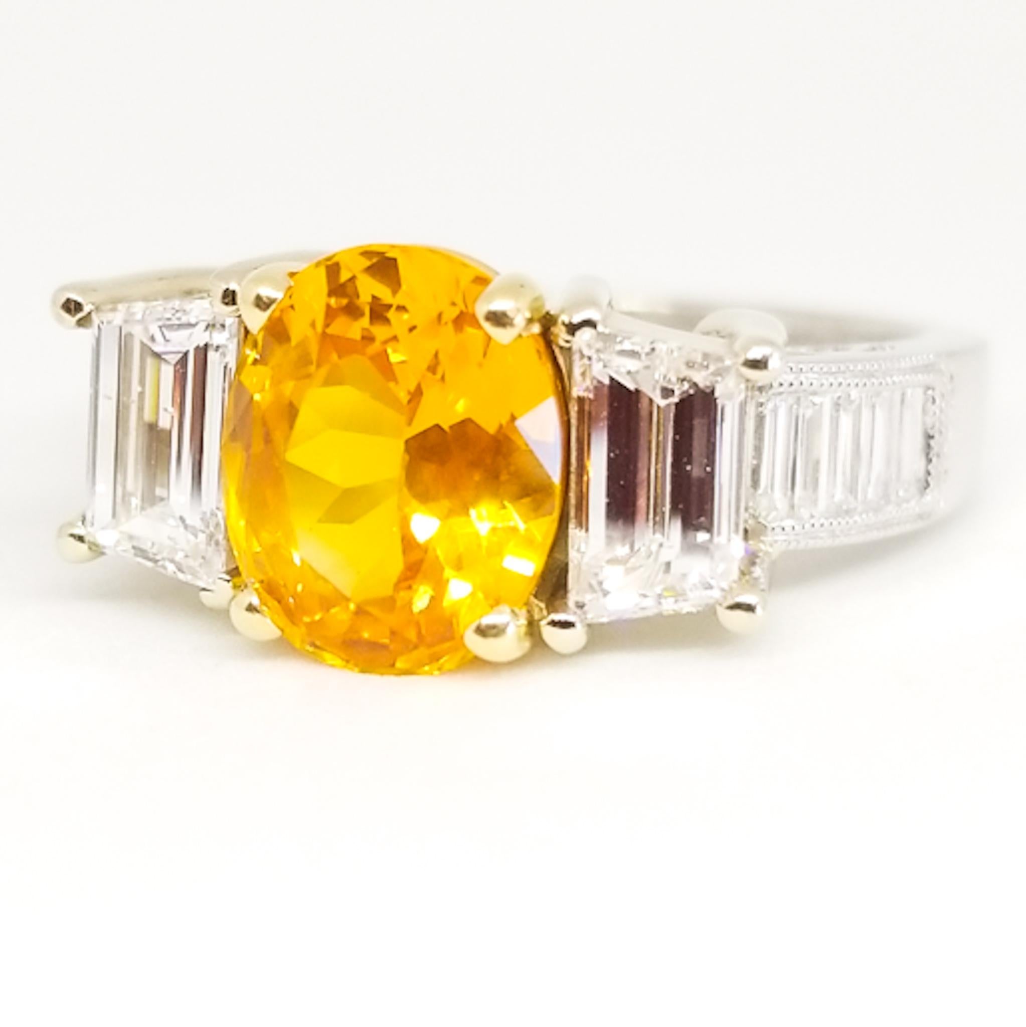 Zafiro vivo de 2,5 quilates Anillo de diamantes baguette trapezoidal de 1,5 quilates Platino 18KY Corte oval en venta