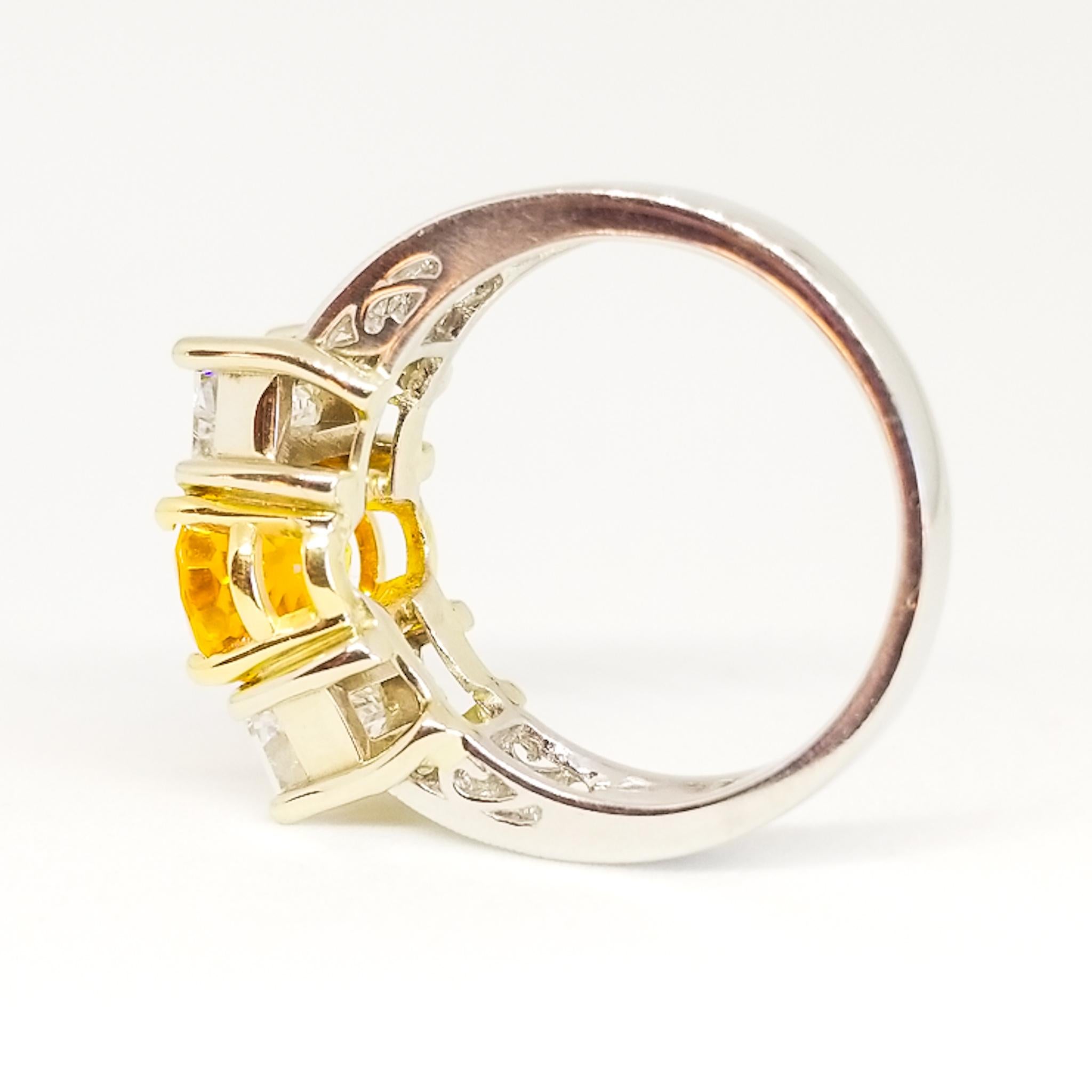 Zafiro vivo de 2,5 quilates Anillo de diamantes baguette trapezoidal de 1,5 quilates Platino 18KY en venta 2