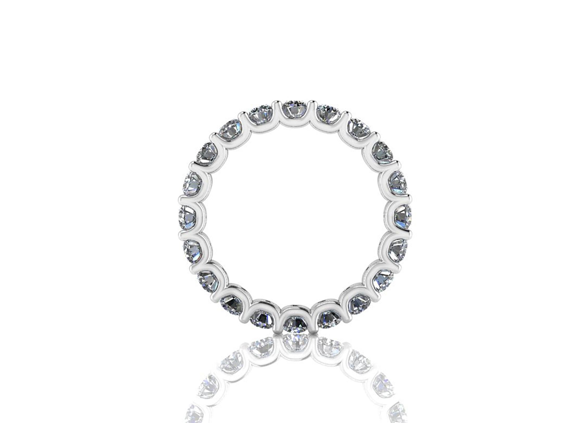Un clásico FERRUCCI 2,5 quilates de brillantes diamantes blancos color G, claridad VS/SI1+++, engastados a la perfección en una alianza de eternidad de platino 950 hecha a mano, 3,4 mm de ancho, colección apilable, fabricada en Nueva York con la