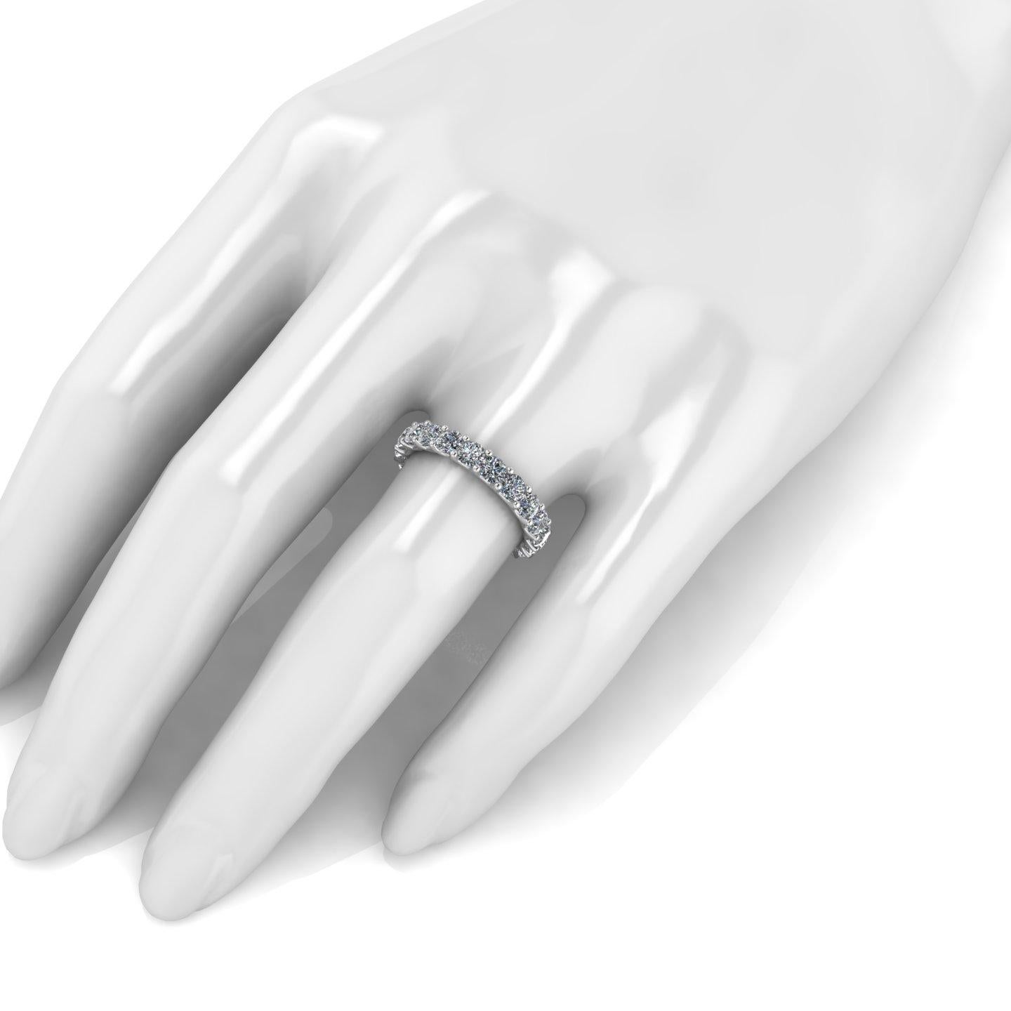 Anillo de eternidad apilable con diamantes blancos de 2,5 quilates Platino 950 en Nuevo estado para la venta en New York, NY