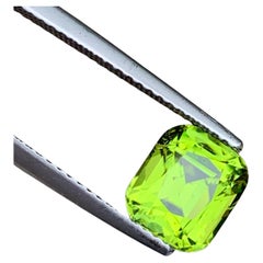 2.5 Carats Apple Green Color Step Cushion Cut Natural Peridot for Jewellery 8mm