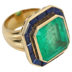 Bague en or jaune 25 carats émeraude saphirs, 1950