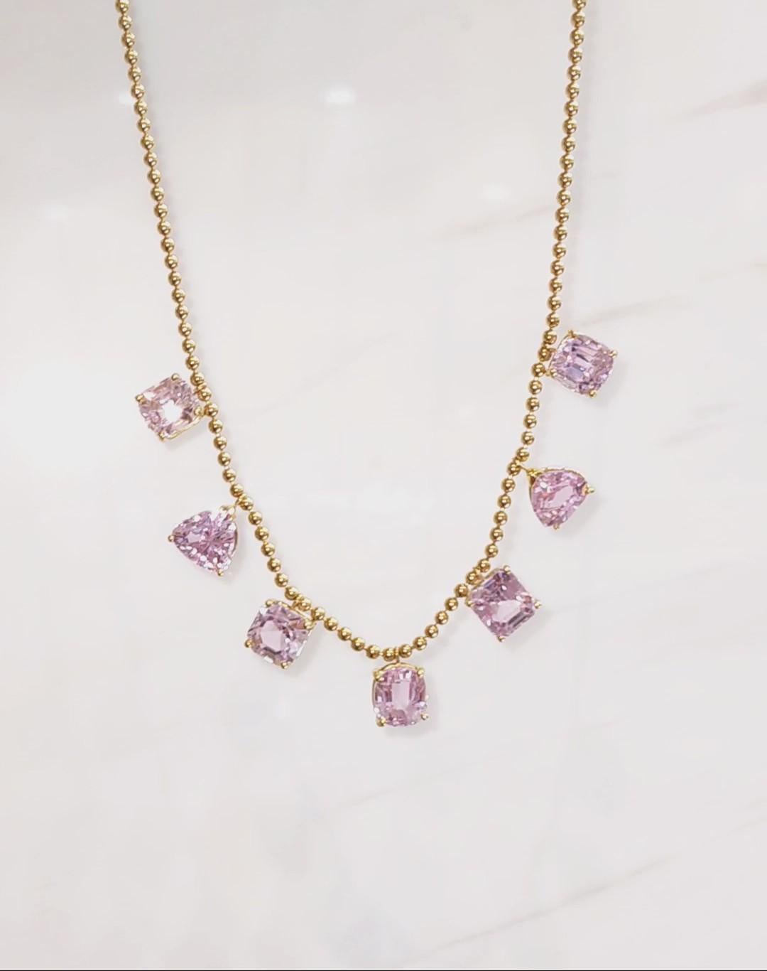 25 carats Rose' natural Kunzite gems multiple cuts necklace in 18k yellow gold In New Condition For Sale In New York, NY