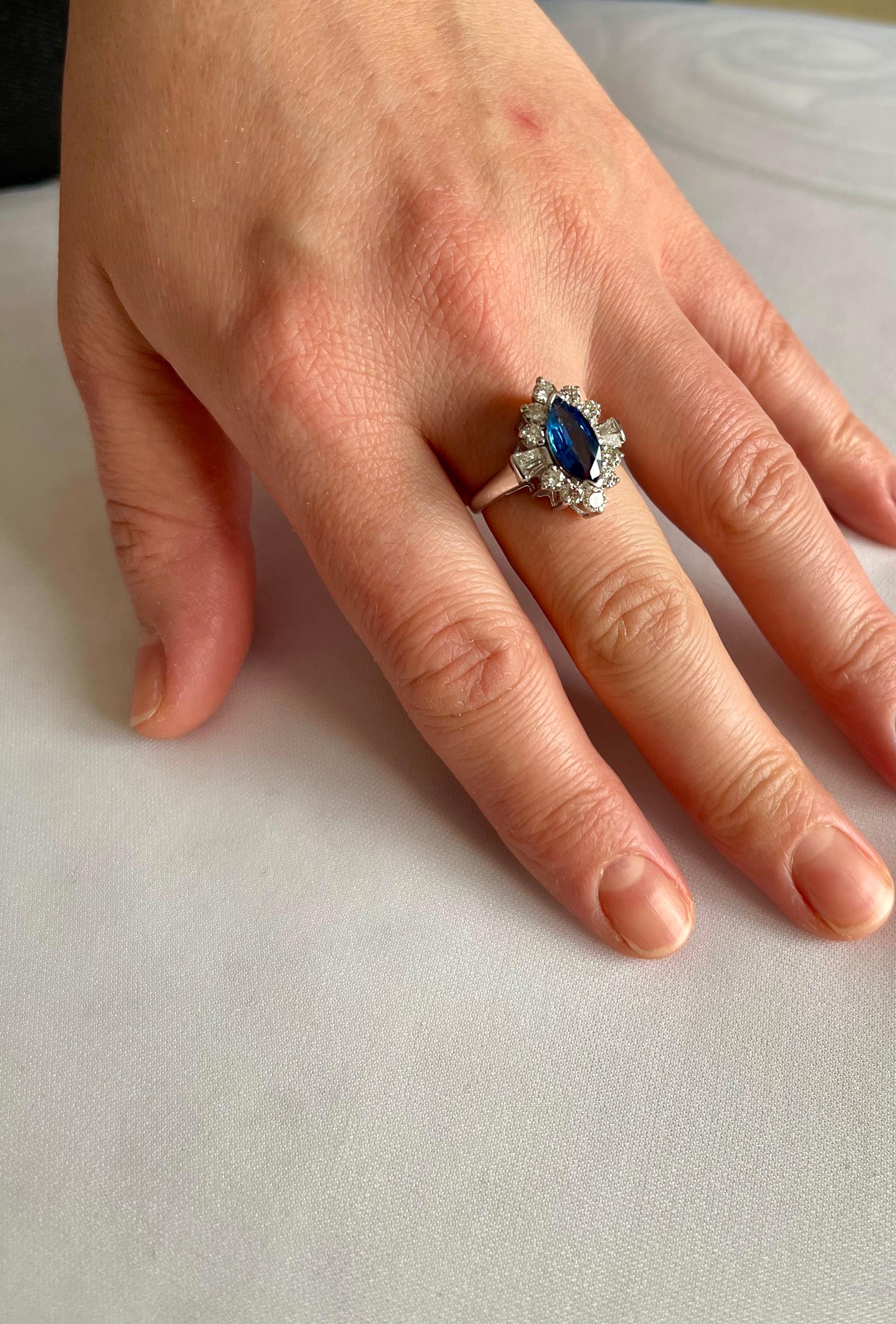 2.5 Ct Blue Sapphire & 1.2Ct Diamond Cocktail Ring in 18 Karat White Gold Estate For Sale 4