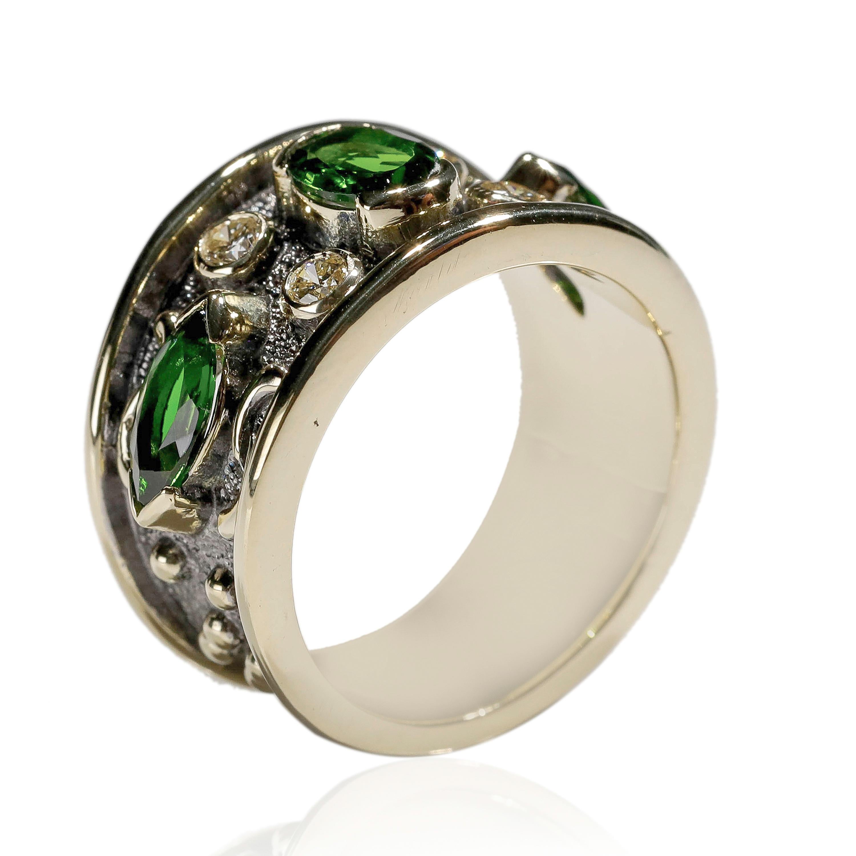 Round Cut 2.5 Carat Chrome Diopside Tourmaline and Diamond Band Ring US Size 6 For Sale