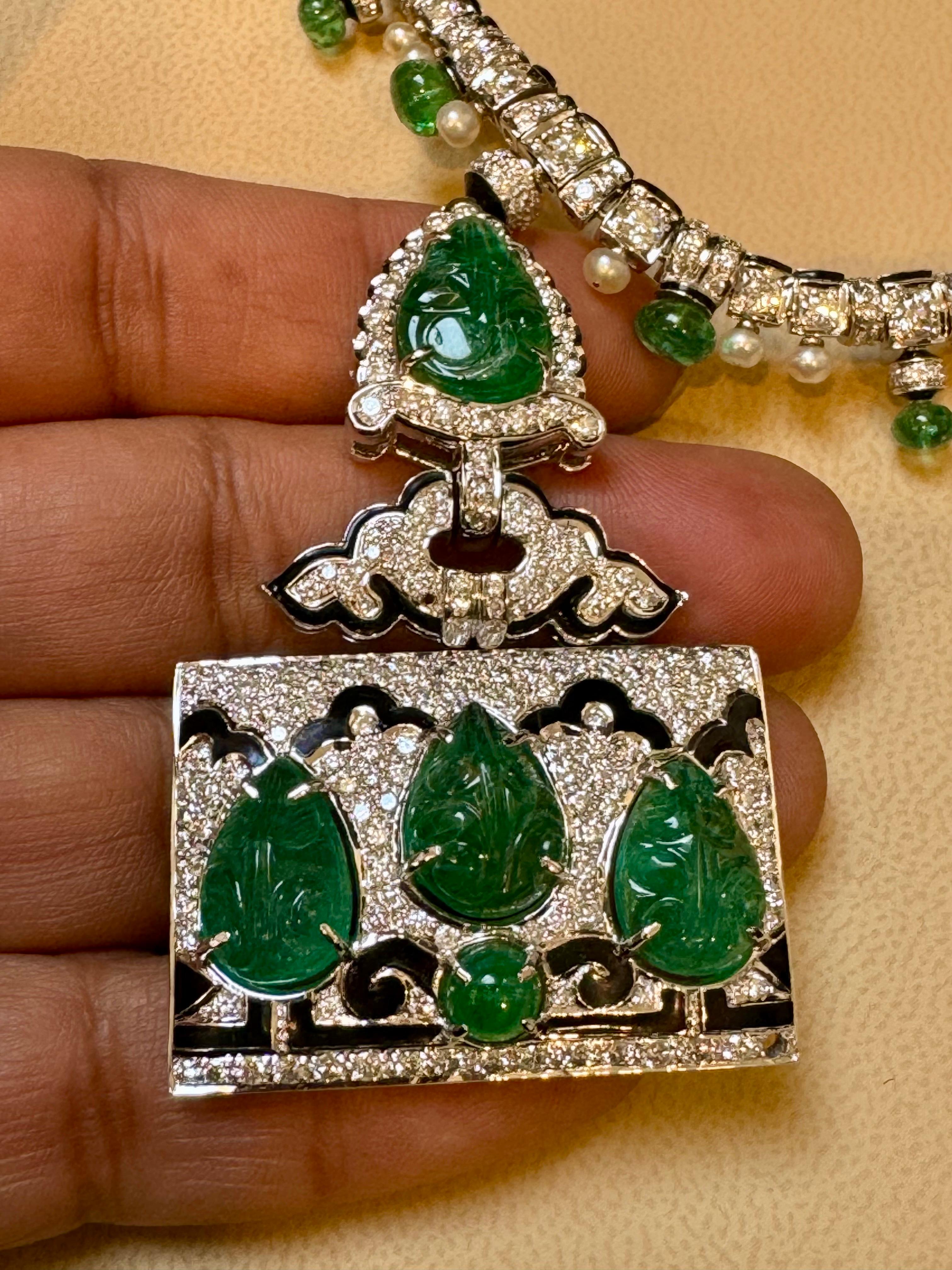 25 Karat natürlicher geschnitzter Smaragd & 10 Karat Diamant Art Deco Art Deco  18 KW Gold-Halskette im Angebot 1