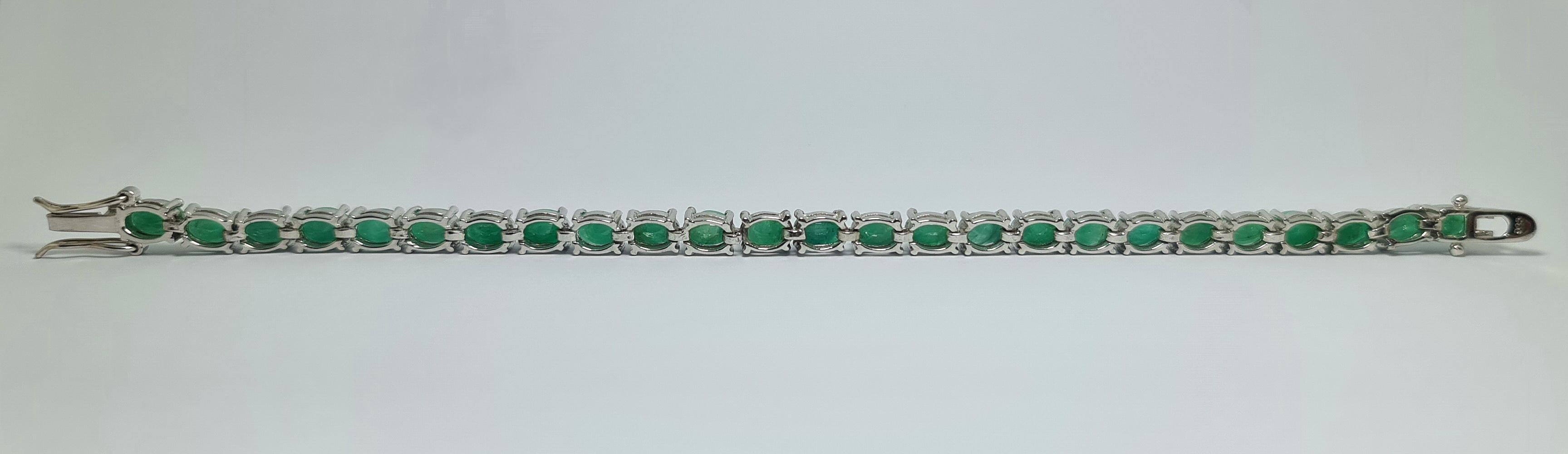 25 Ct Natural Emerald Tennis Bracelet Set in .925 Sterling Silver Rhodium Plate In New Condition For Sale In Los Angeles, CA