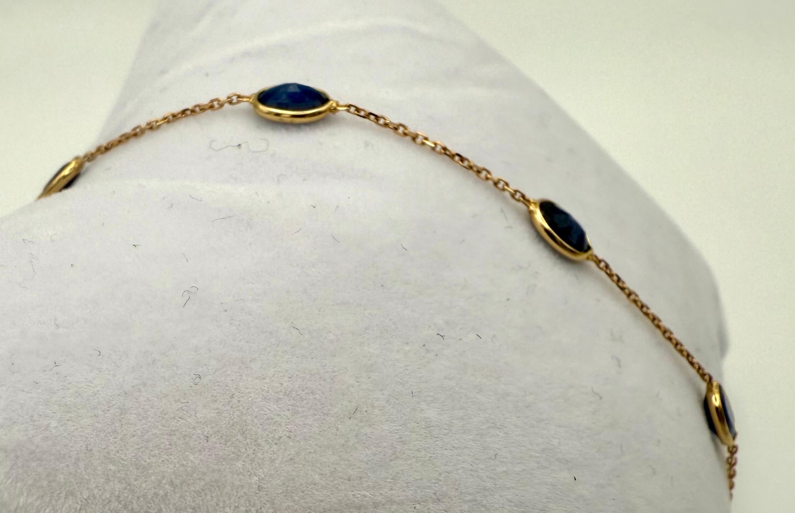 Pulsera apilable de cadena con zafiro azul talla oval de 2,5 qt Oro amarillo de 18 quilates en venta 1