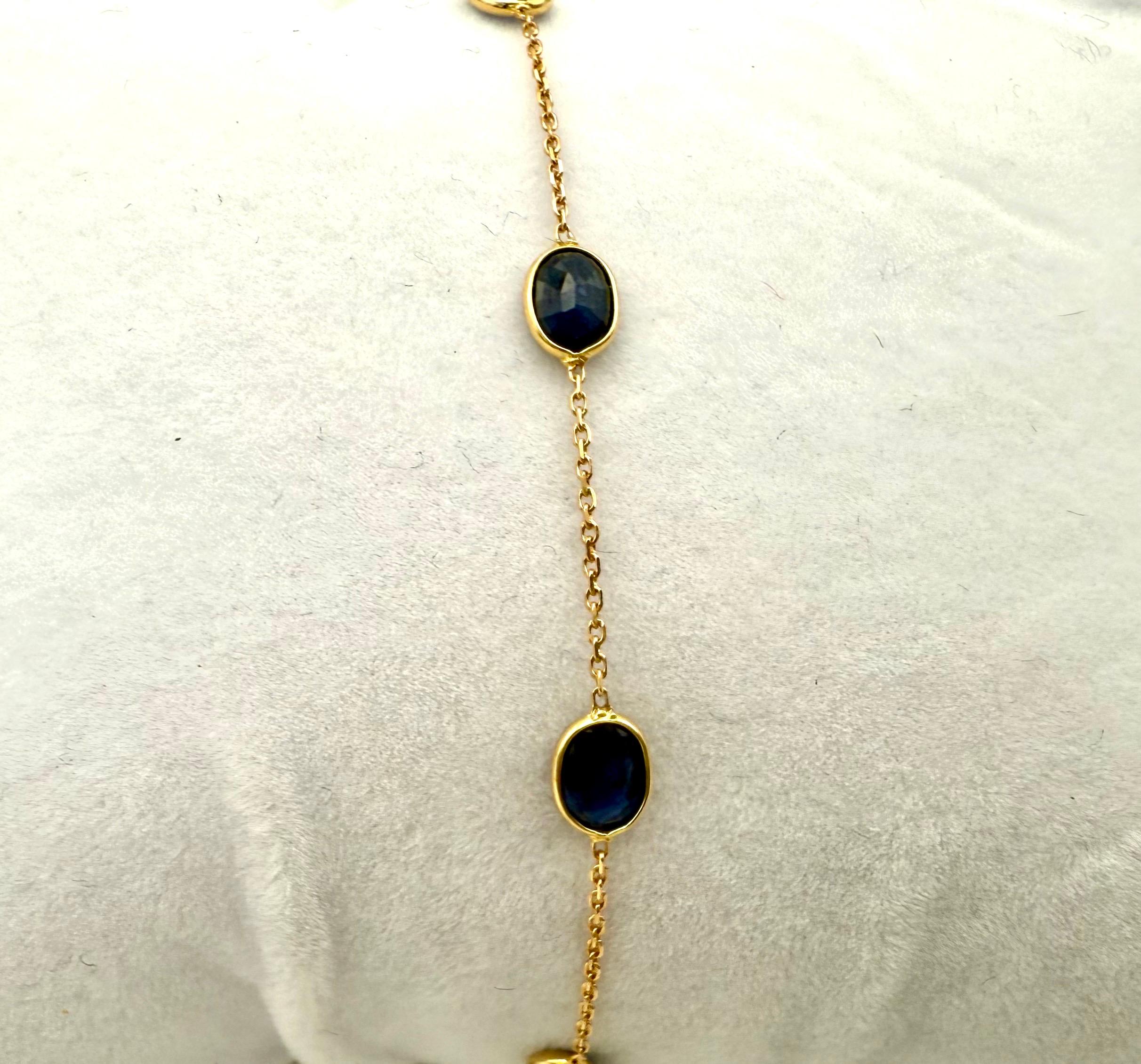 Pulsera apilable de cadena con zafiro azul talla oval de 2,5 qt Oro amarillo de 18 quilates en venta 2