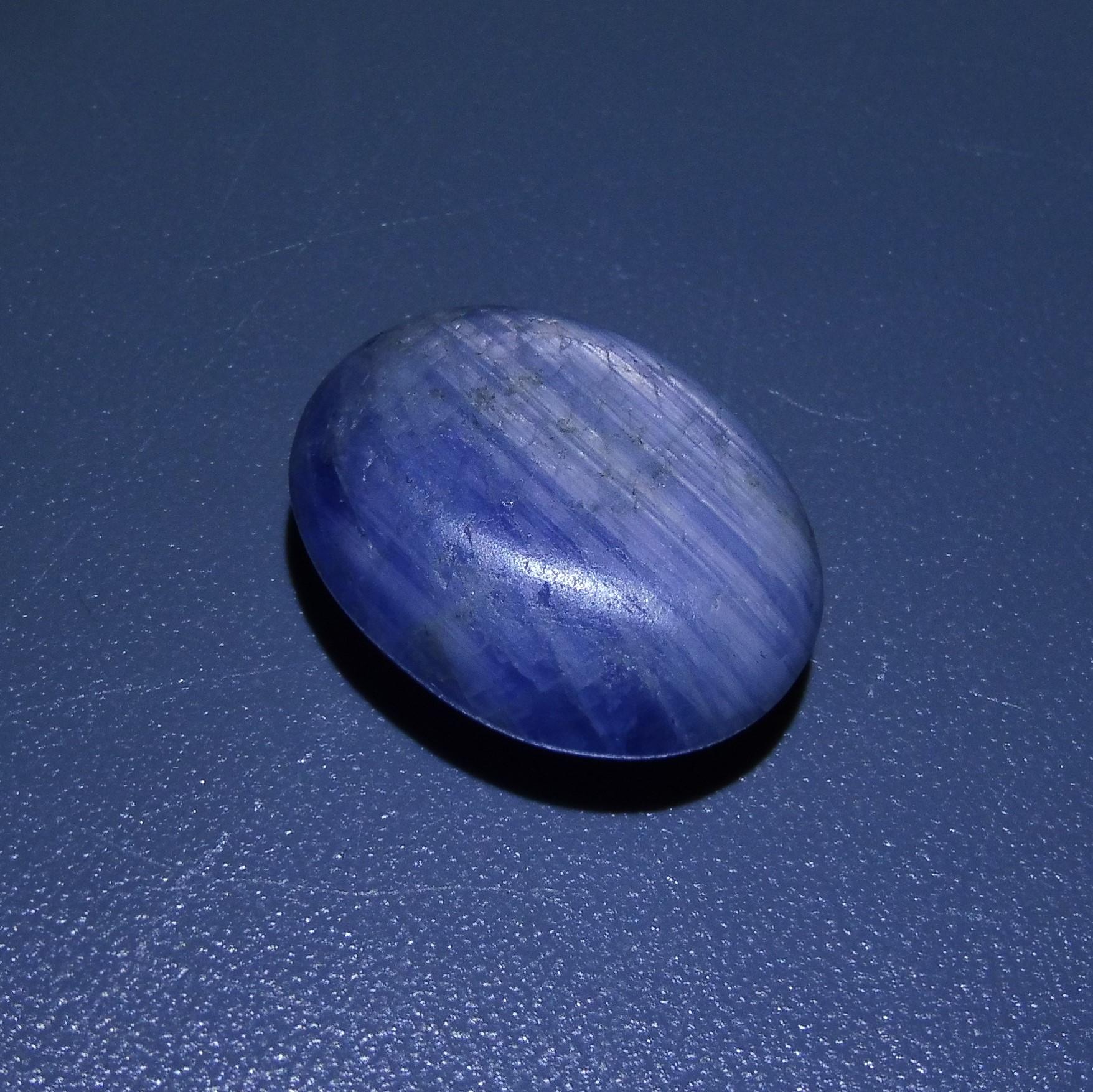 Oval Cut 25 ct Oval Star Sapphire For Sale