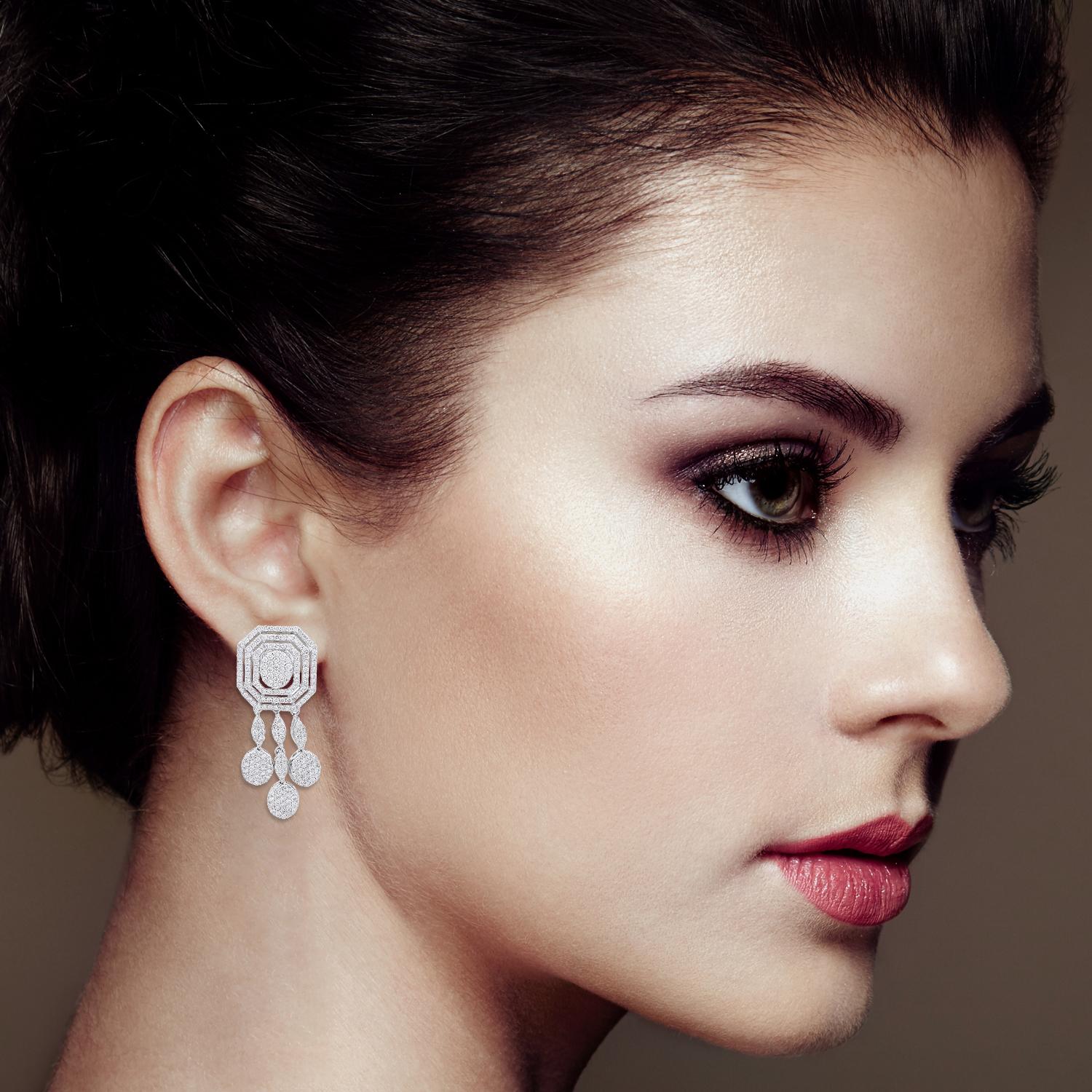 Modern 2.5 Ct. SI Clarity HI Color Diamond Dangle Earrings 18 Karat White Gold Jewelry For Sale