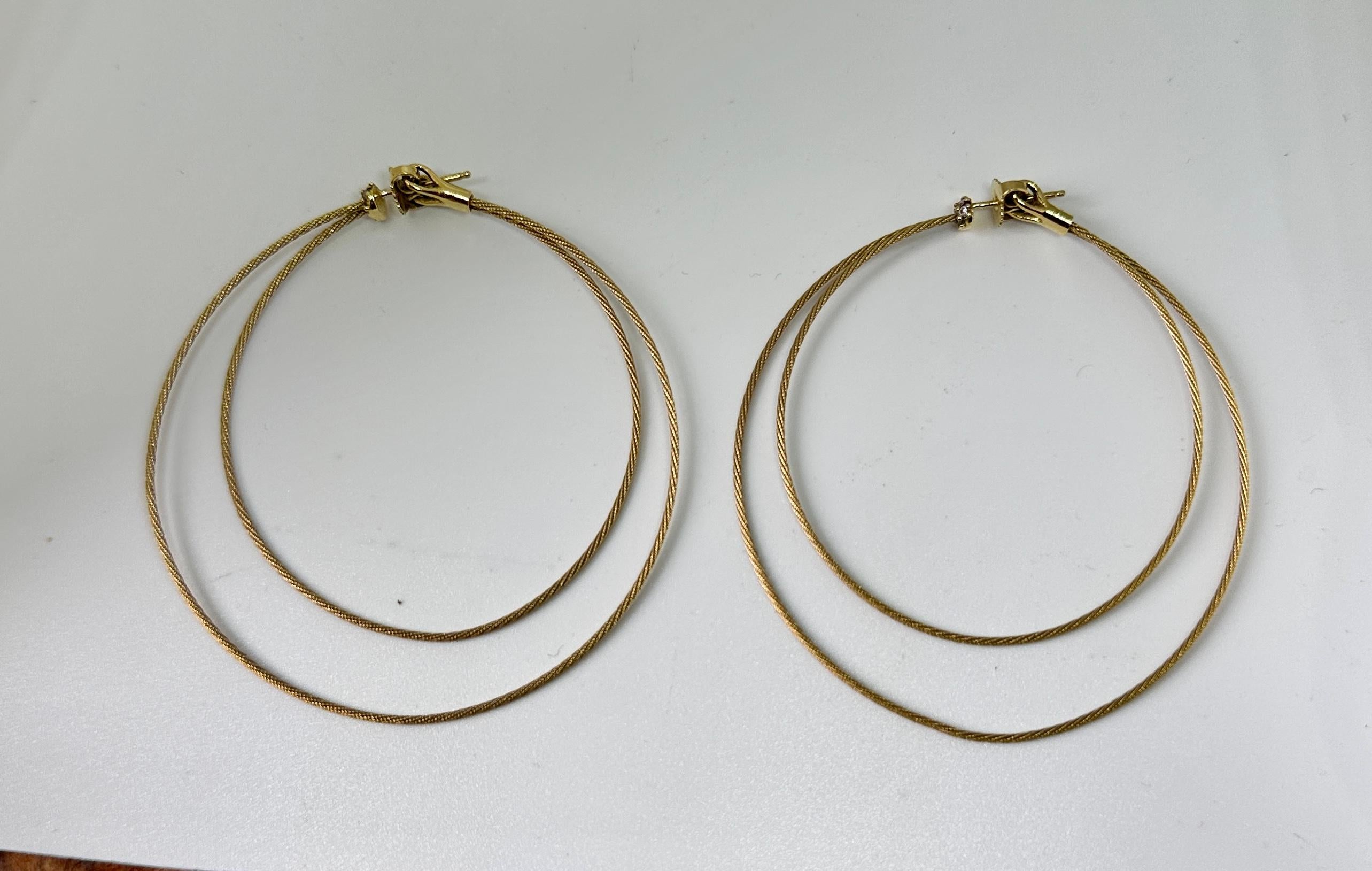 Contemporaneo Orecchini a cerchio con diamanti da 2,5 pollici Orecchini a goccia intrecciati in oro 14 carati in vendita