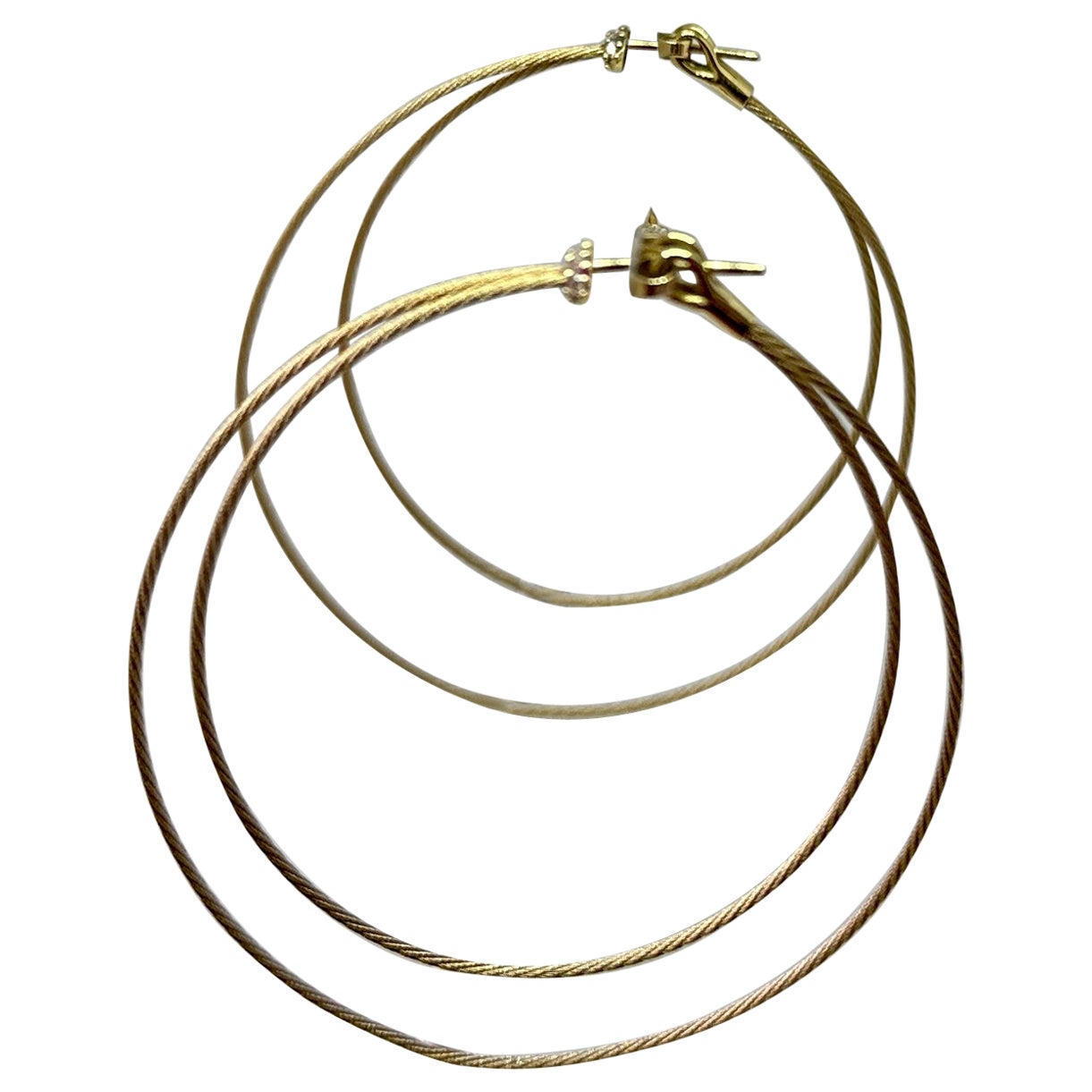 Boucles d'oreilles pendantes en or 14 carats tressées avec diamants de 2,5 pouces en vente