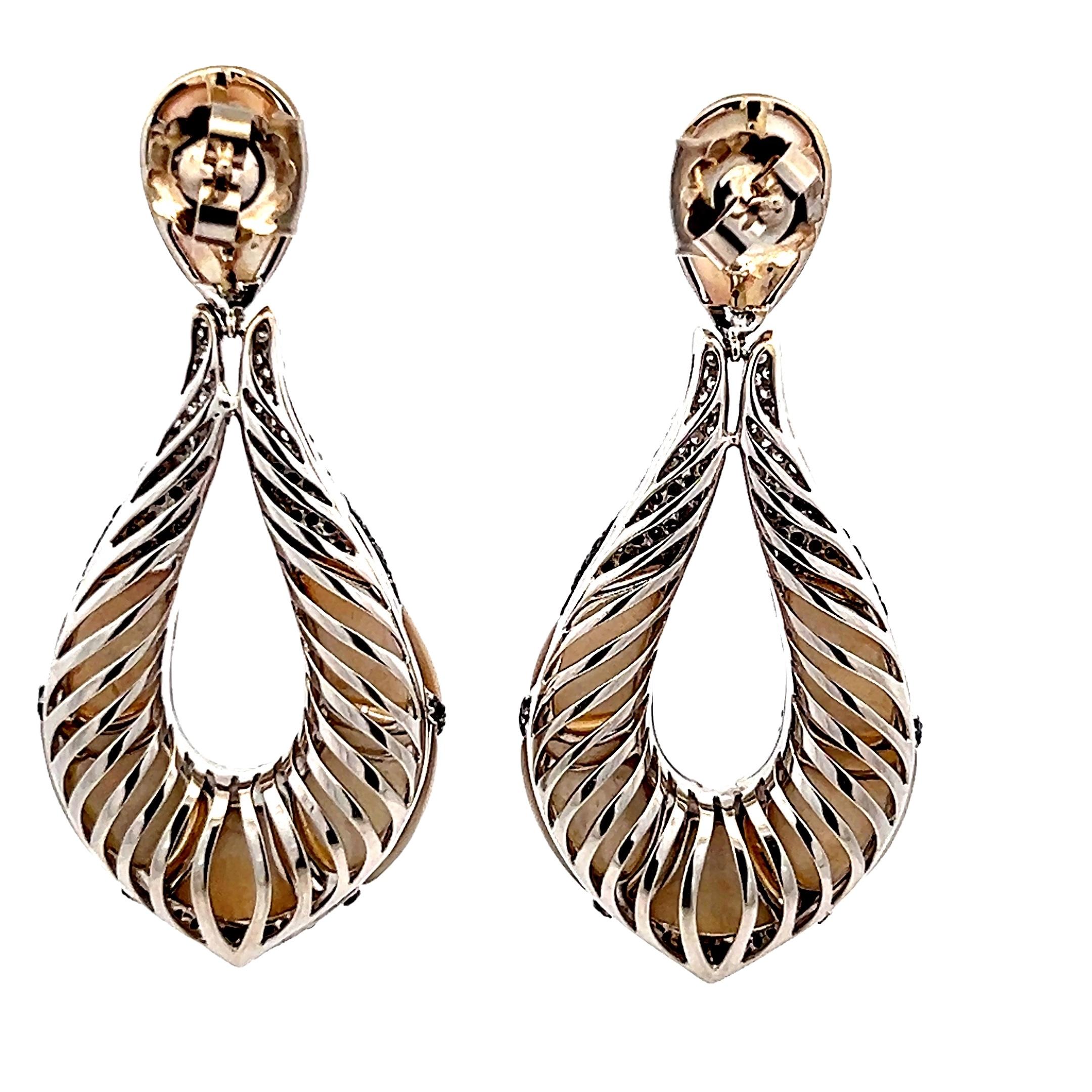 Pendientes de gota de nácar y diamantes de 2,5 pulgadas en oro blanco de 18 quilates - 4.00 Cara Corte redondo en venta