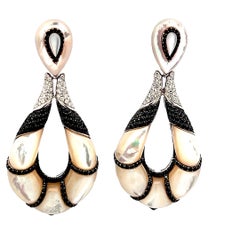 2.5-Inch Mother-of-Pearl and Diamond Drop Earrings in 18K White Gold – 4.00 Cara