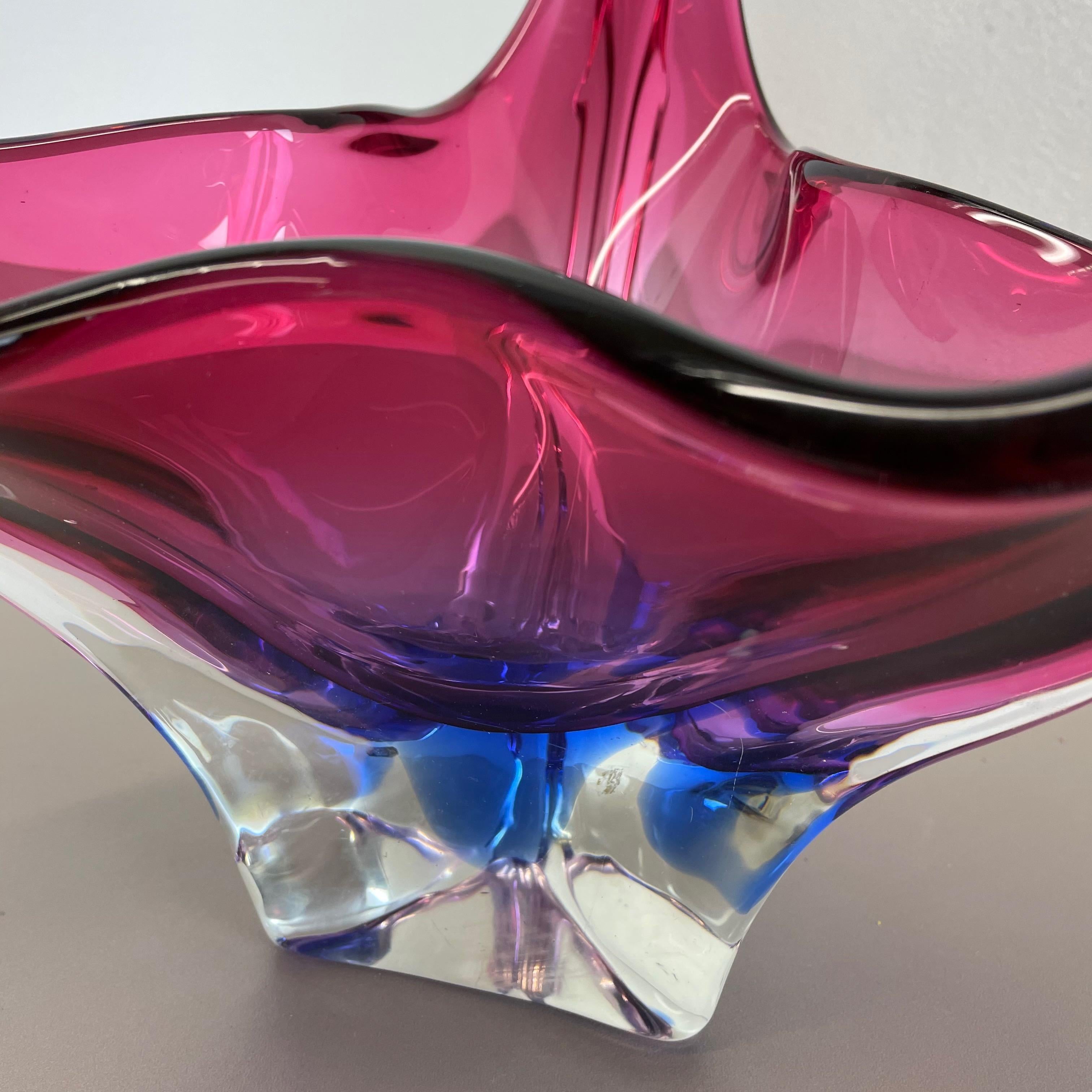 2, 5 Kg Floral Glass Bowl Shell Centerpiece by Fratelli Toso Murano, Italy, 1970s For Sale 4