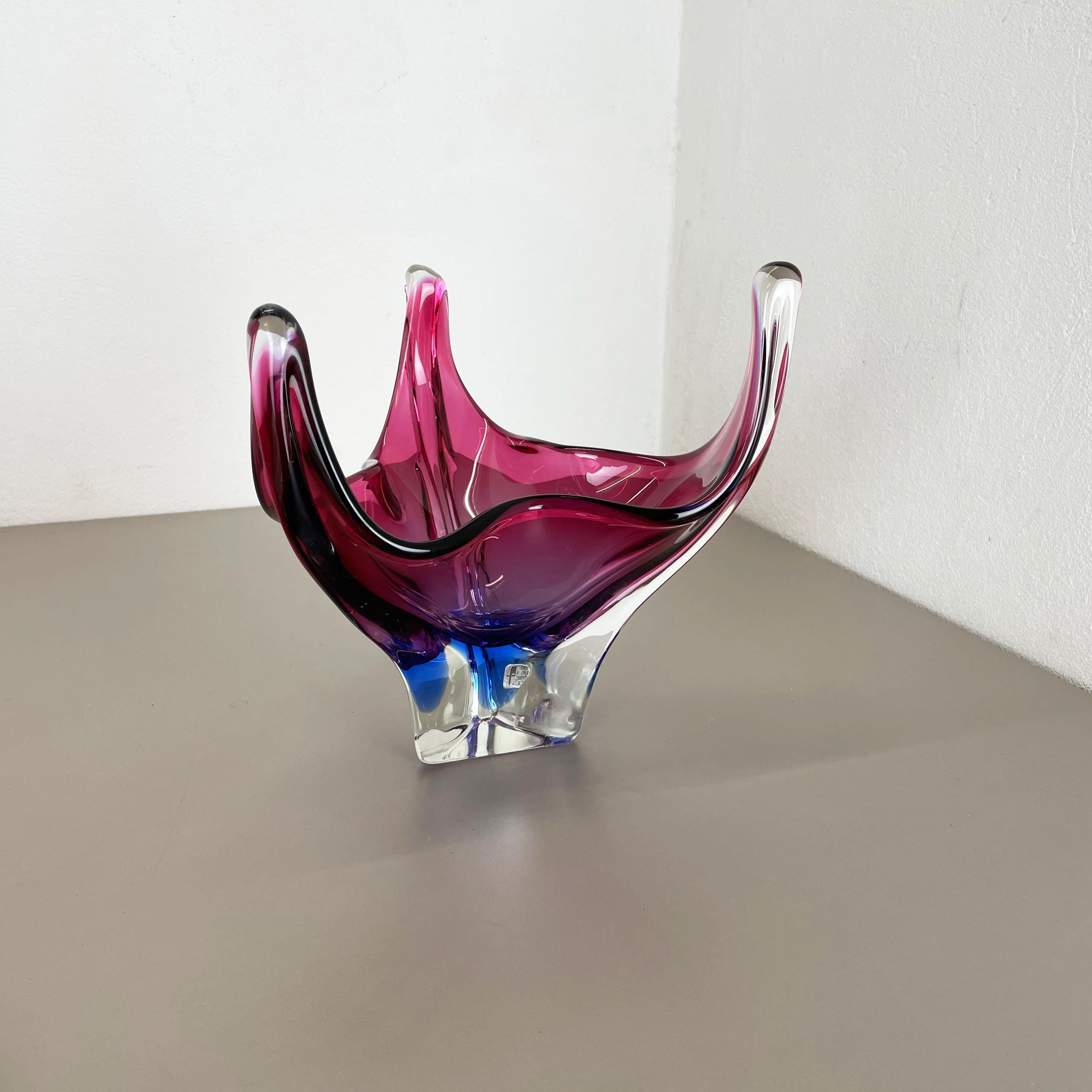 Article:

Murano glass bowl, element


Origin:

Murano, Italy


Producer:

FRATELLI TOSO (with producer label)


Decade:

1970s



This original vintage glass shell bowl element was produced by FRATELLI TOSO in the 1970s in