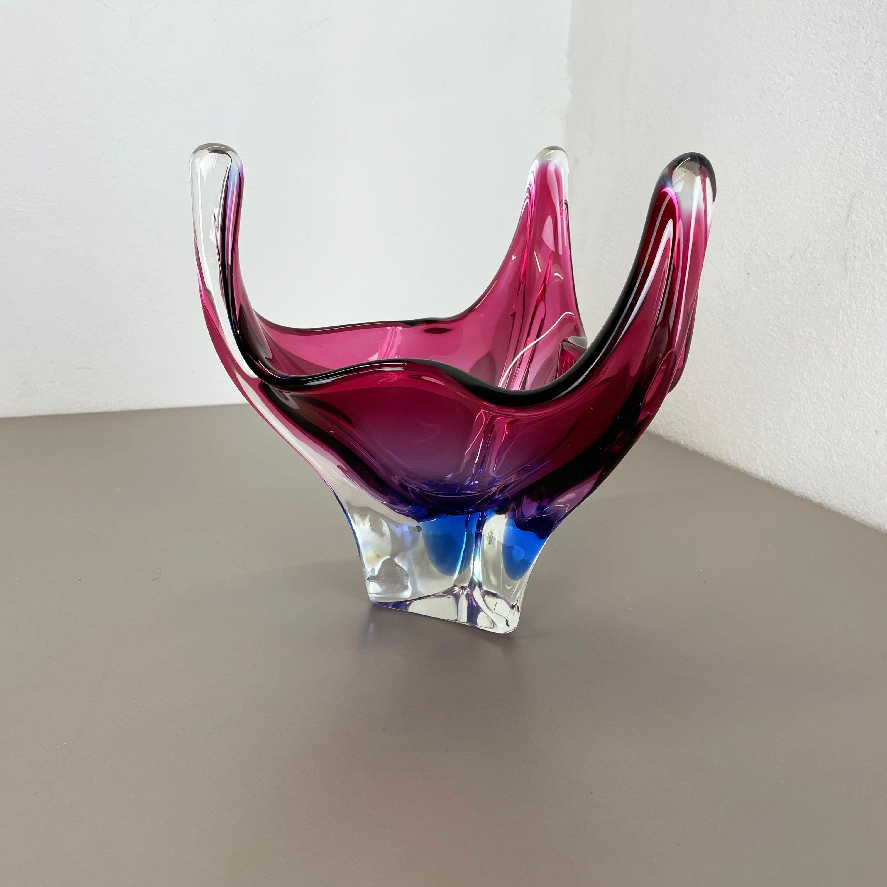 Italian 2, 5 Kg Floral Glass Bowl Shell Centerpiece by Fratelli Toso Murano, Italy, 1970s For Sale