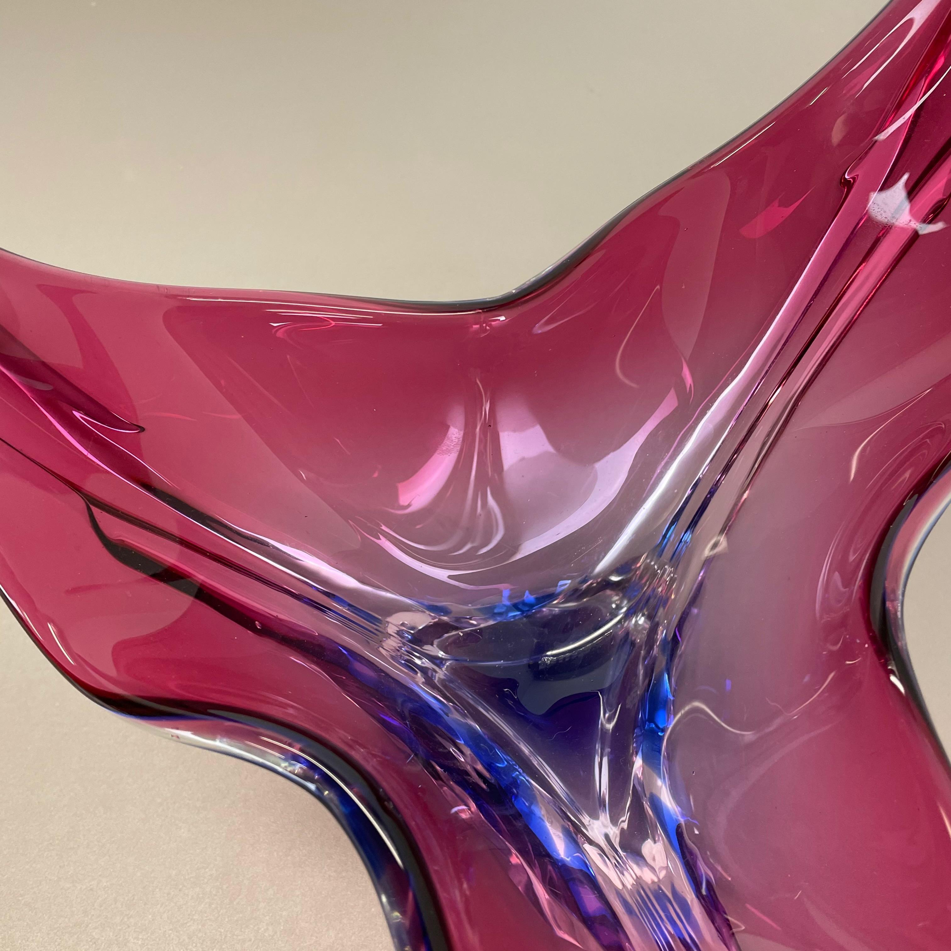 2, 5 Kg Floral Glass Bowl Shell Centerpiece by Fratelli Toso Murano, Italy, 1970s For Sale 2