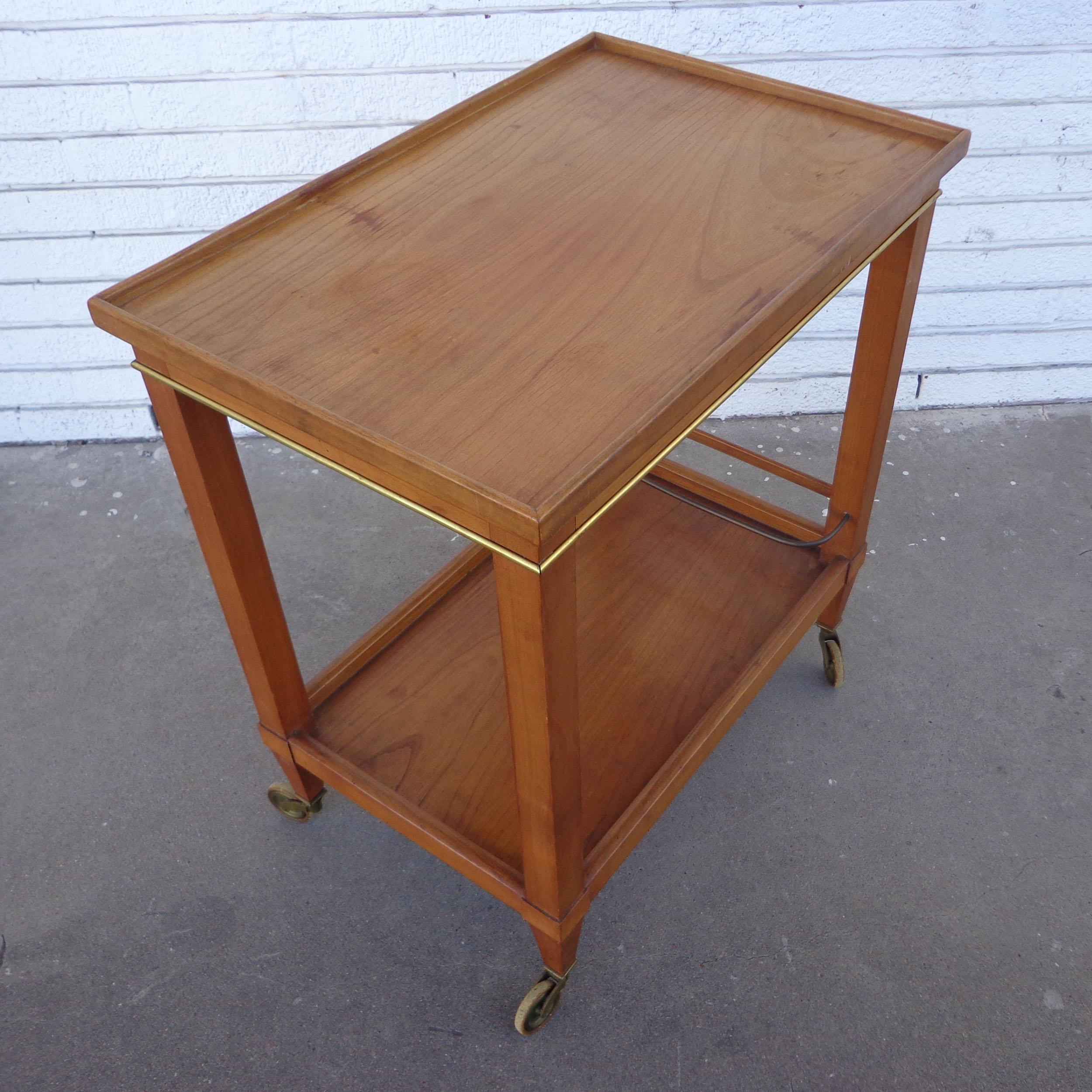 Mid-Century Modern Le chariot de bar en teck du milieu du siècle en vente