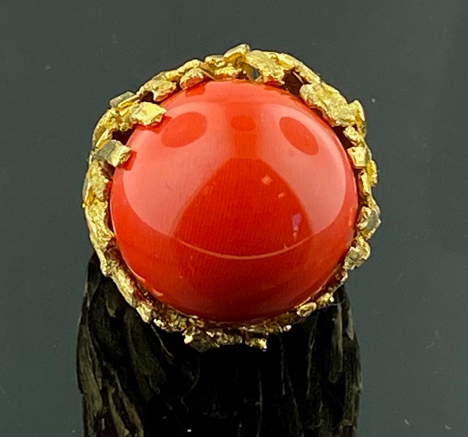 25 MM Cabochon Roter Ochsenblut Koralle & Gelbgold Ring im Zustand „Hervorragend“ im Angebot in Palm Desert, CA