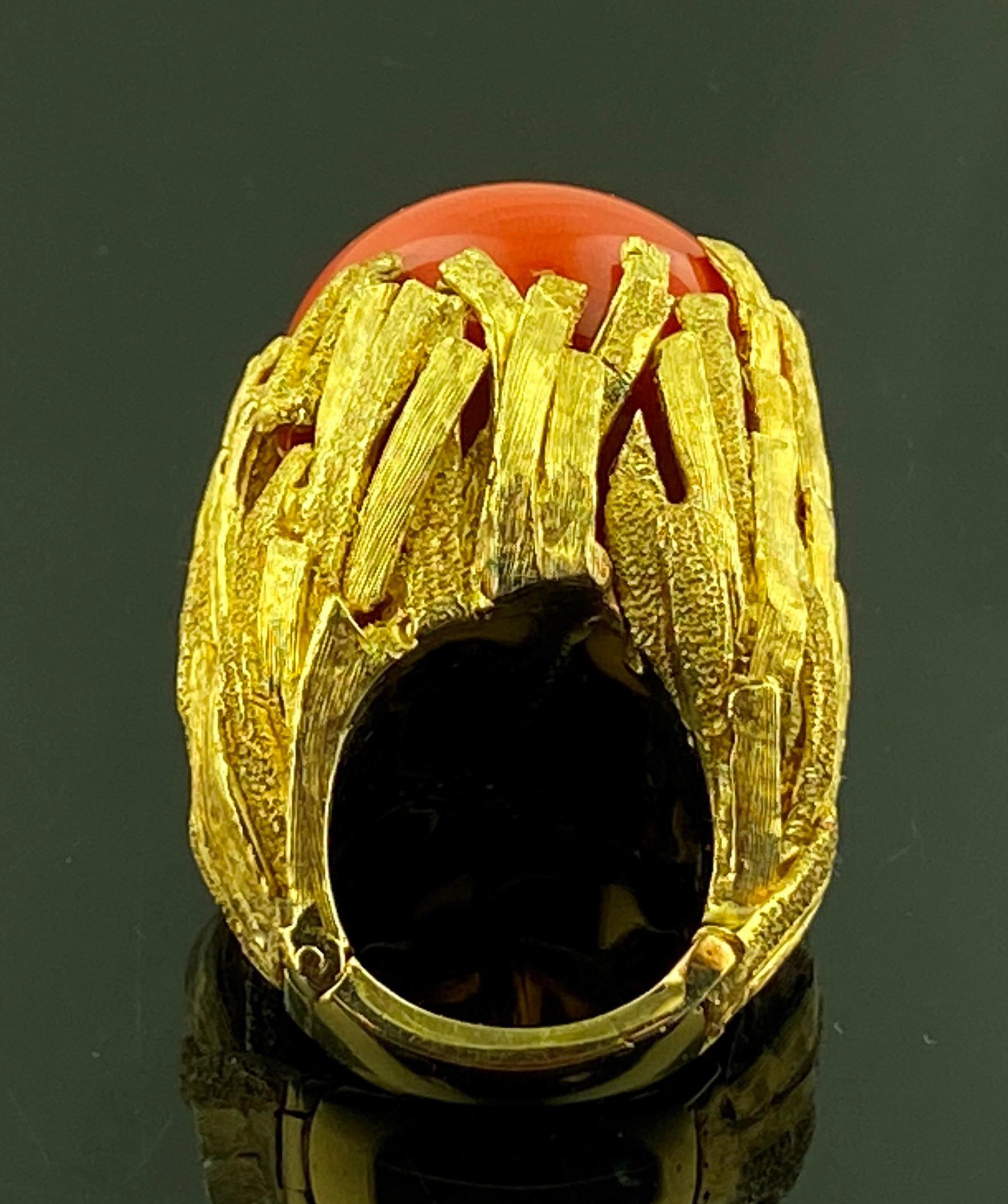25 MM Cabochon Roter Ochsenblut Koralle & Gelbgold Ring im Angebot 1