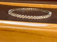 25 Pointer Each, 13.75 Ct Single Line Eternity 14 Kt White Gold Diamond Bangle