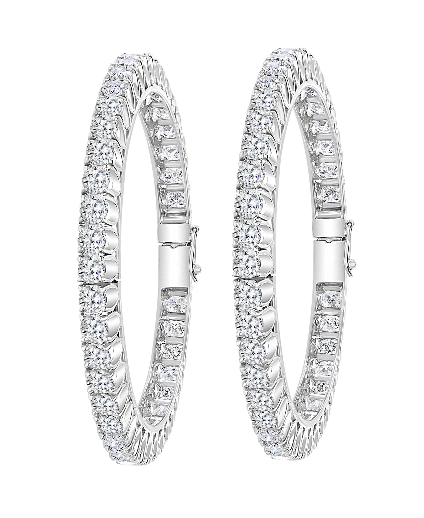 25 Pointer Each, 26 Carat Single Line Eternity 18 Kt Gold & Diamond Bangle, Pair In Excellent Condition In New York, NY