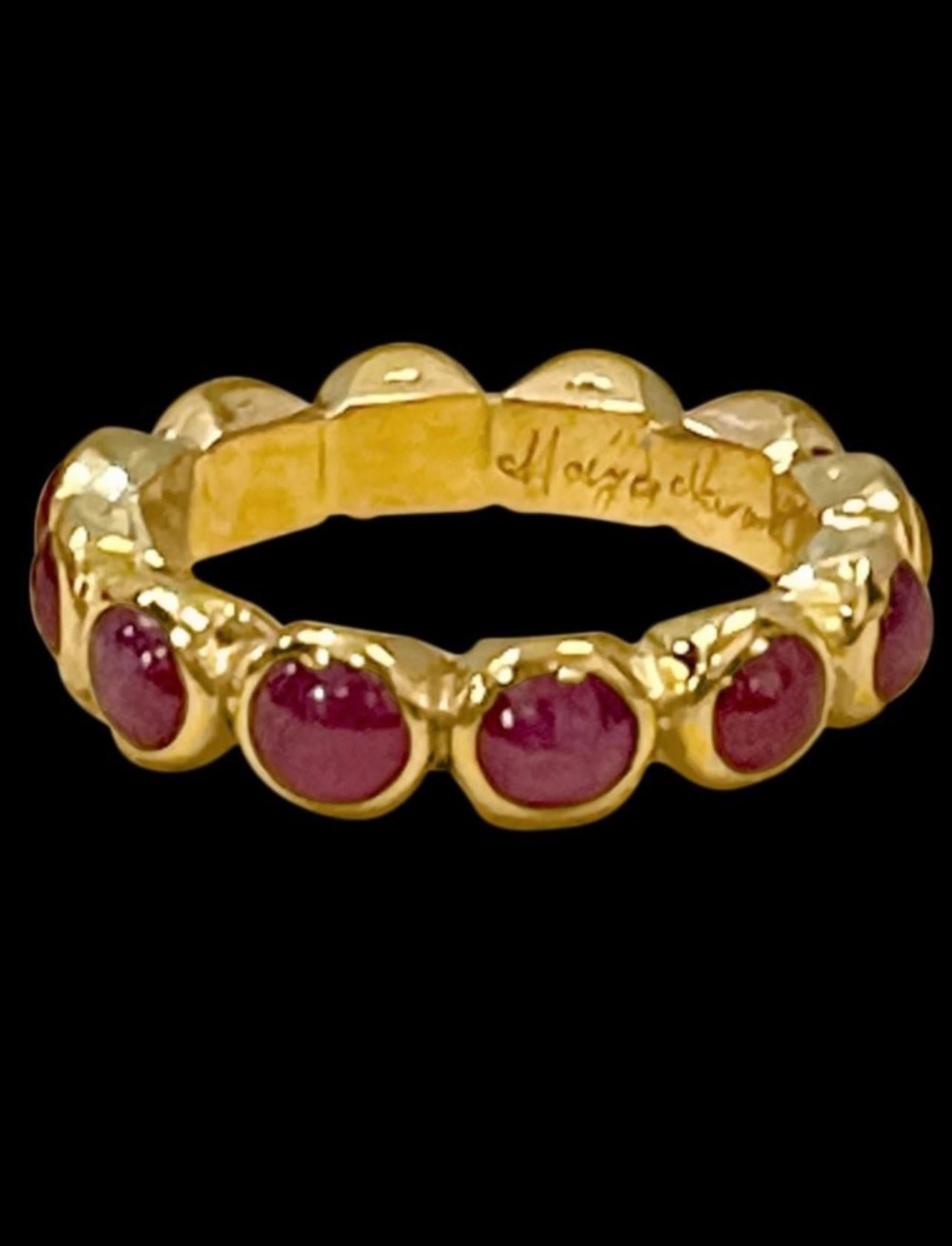 
20 Pointer Each 3Ct  Natural Ruby Cabochon Anniversary Eternity Band/Ring 18KYG
Full Bezel set Natural Ruby cabochon   eternity ring set all around with matching 100% natural Ruby   solid Yellow Gold 
5 mm Wide band , Thickness 3.5  mm
This