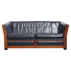 Divano Art Deco a 2,5 posti con lavorazione del legno e pelle di vacchetta blu scuro